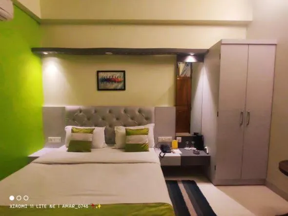 Bed in Hotel Prabhat