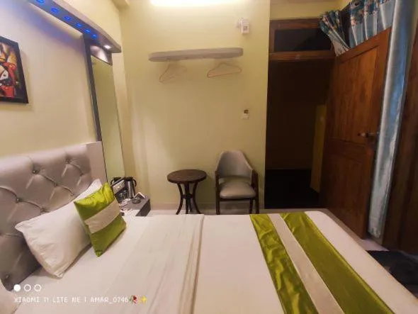 Bed in Hotel Prabhat