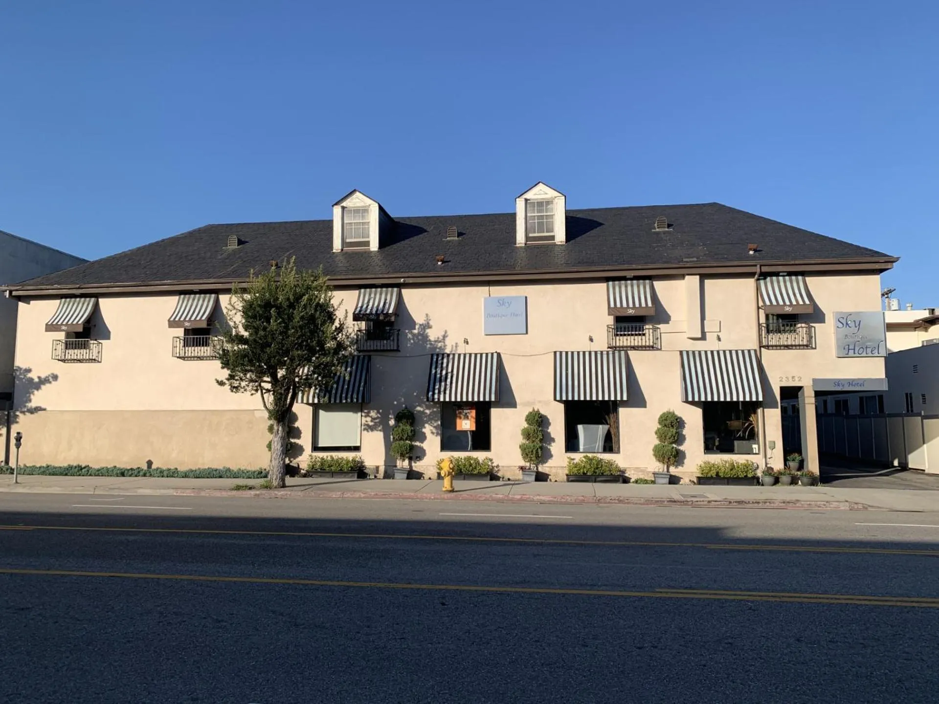 Property building in L.A. Sky Boutique Hotel