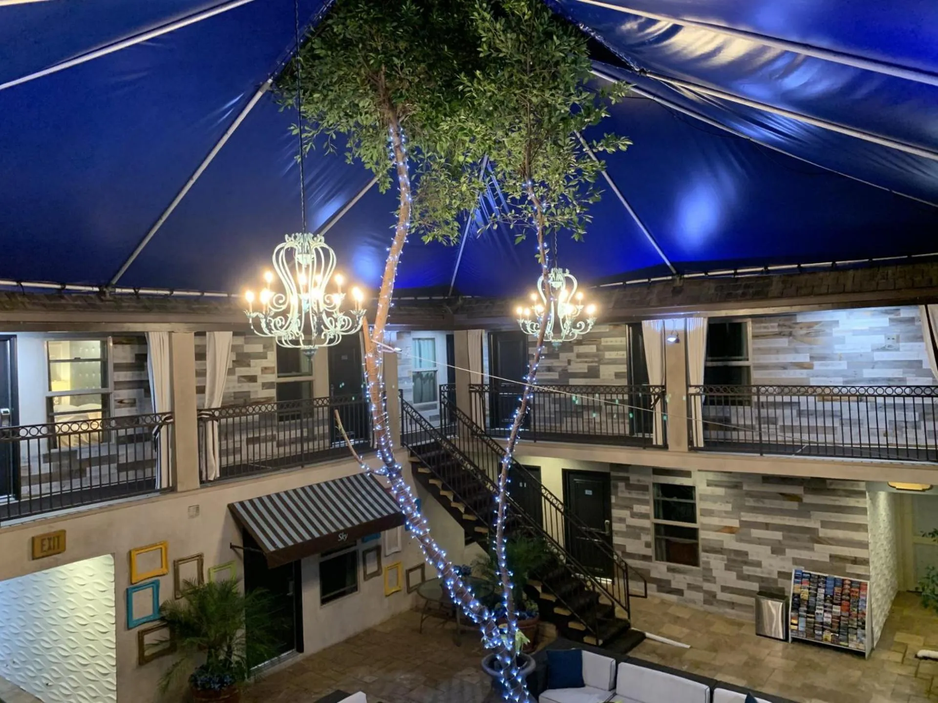 Inner courtyard view in L.A. Sky Boutique Hotel