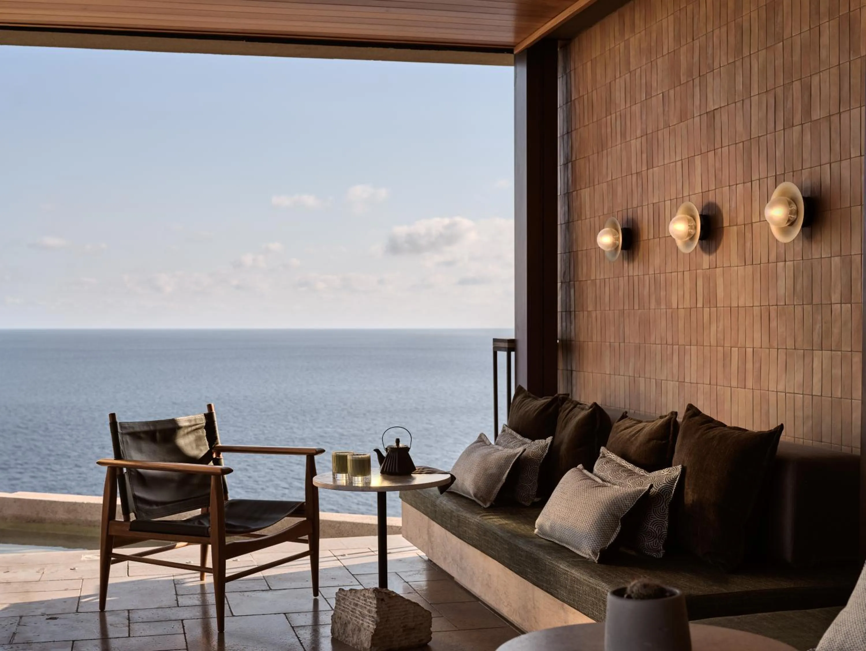 Lounge or bar in Acro Suites - A Wellbeing Resort