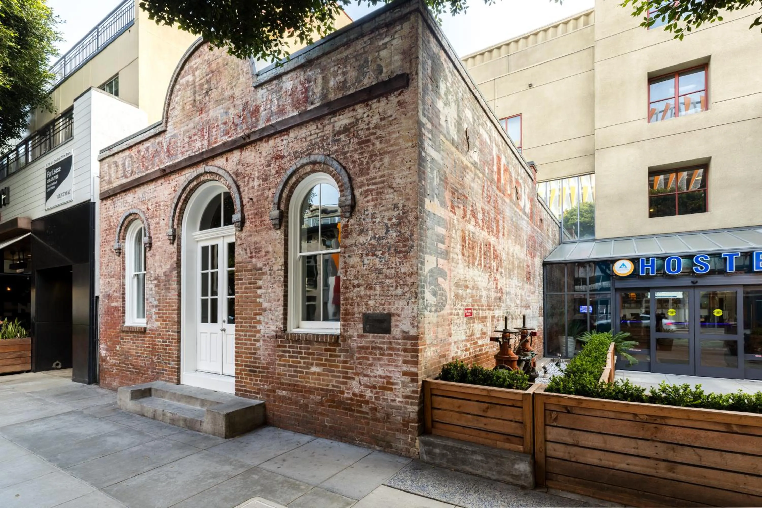 Property building in HI Los Angeles Santa Monica Hostel