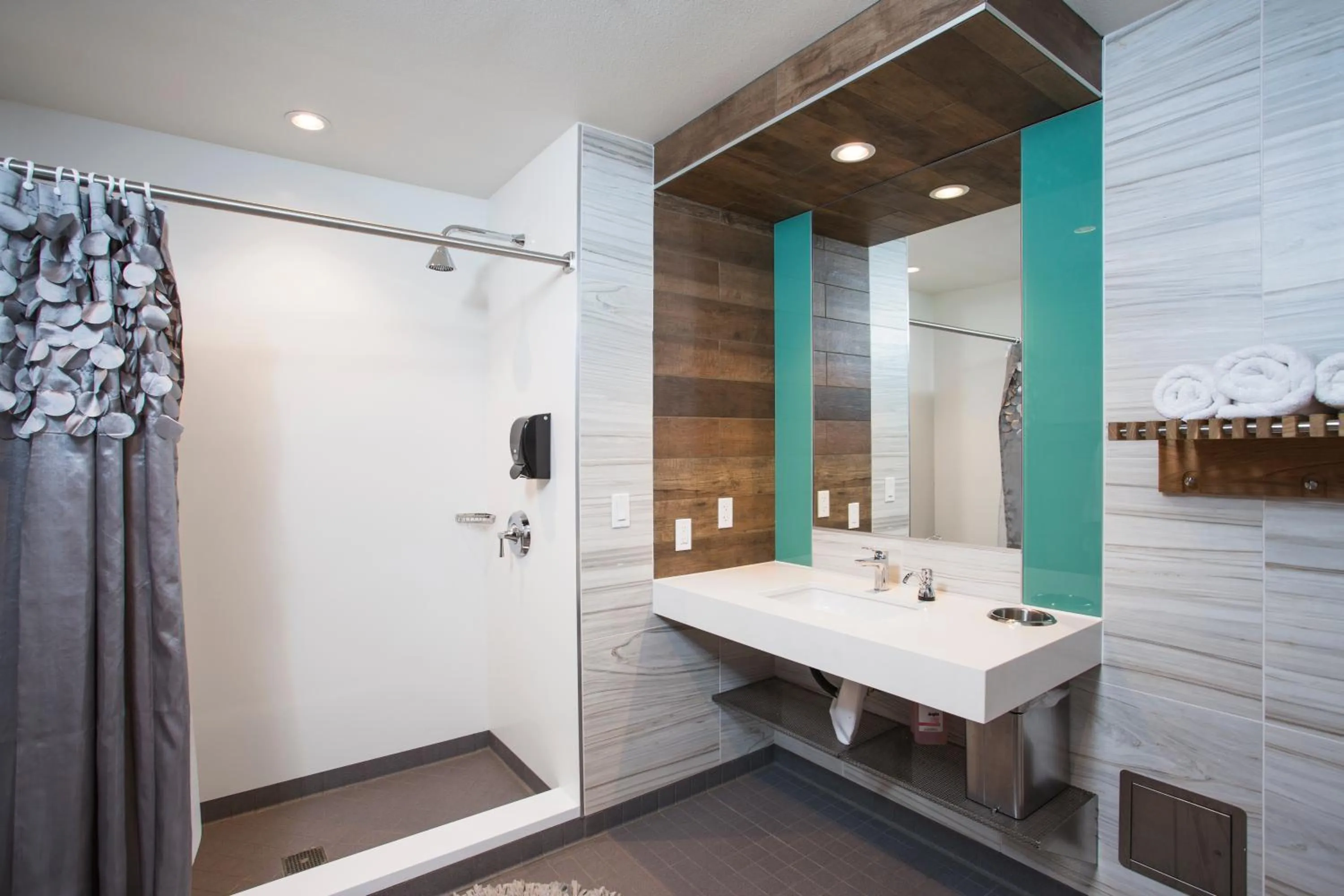 Bathroom in HI Los Angeles Santa Monica Hostel