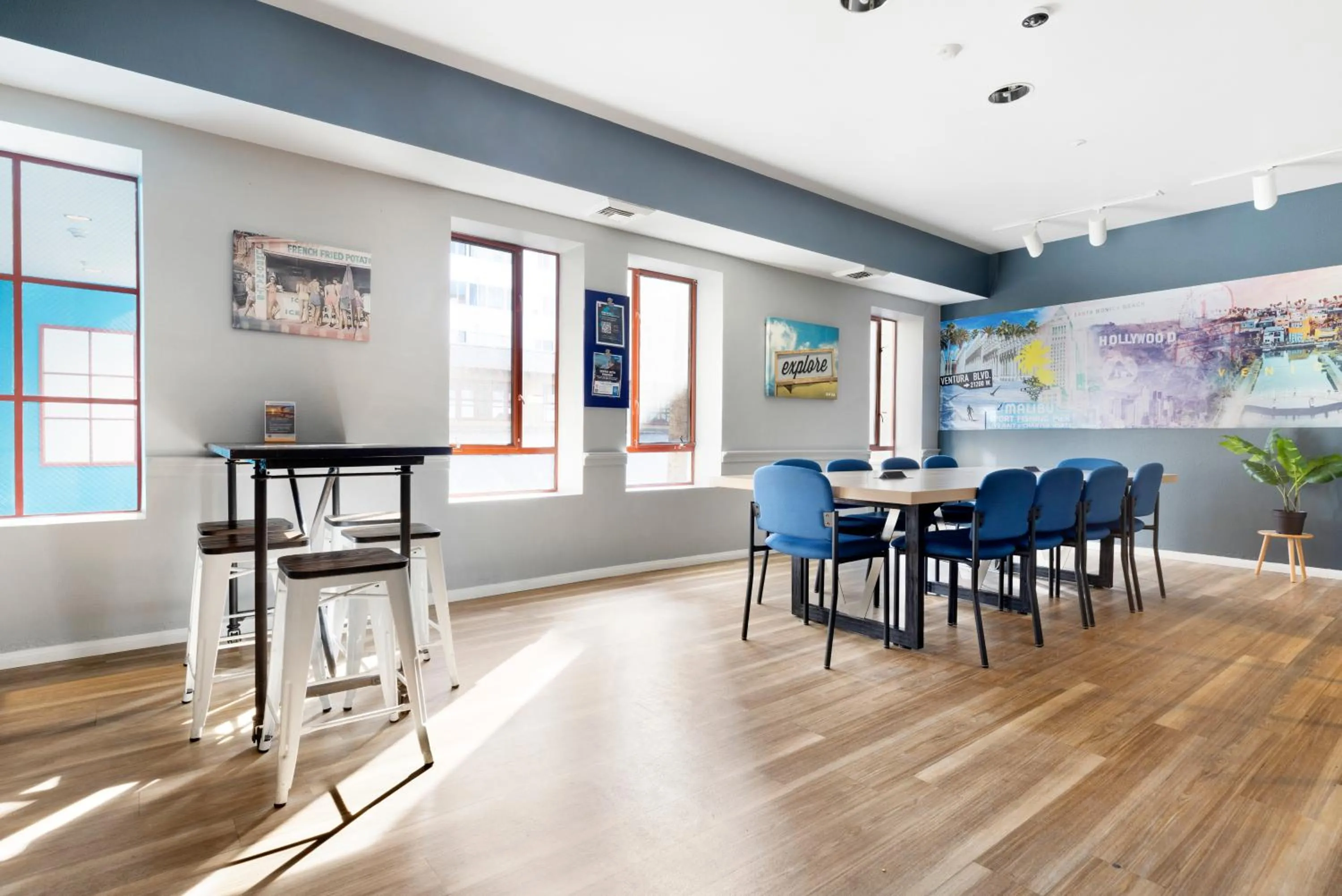 Meeting/conference room in HI Los Angeles Santa Monica Hostel