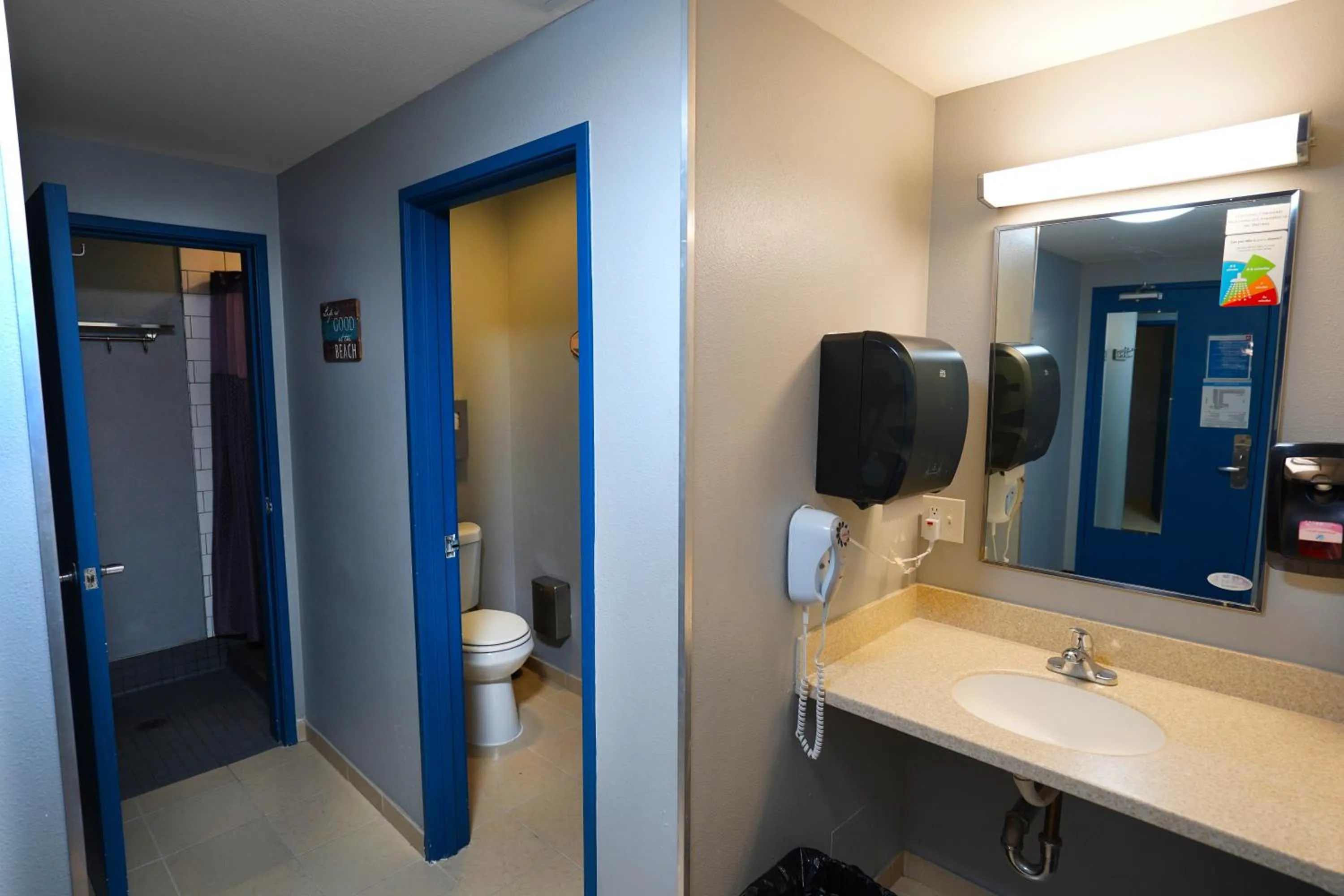 Bathroom in HI Los Angeles Santa Monica Hostel