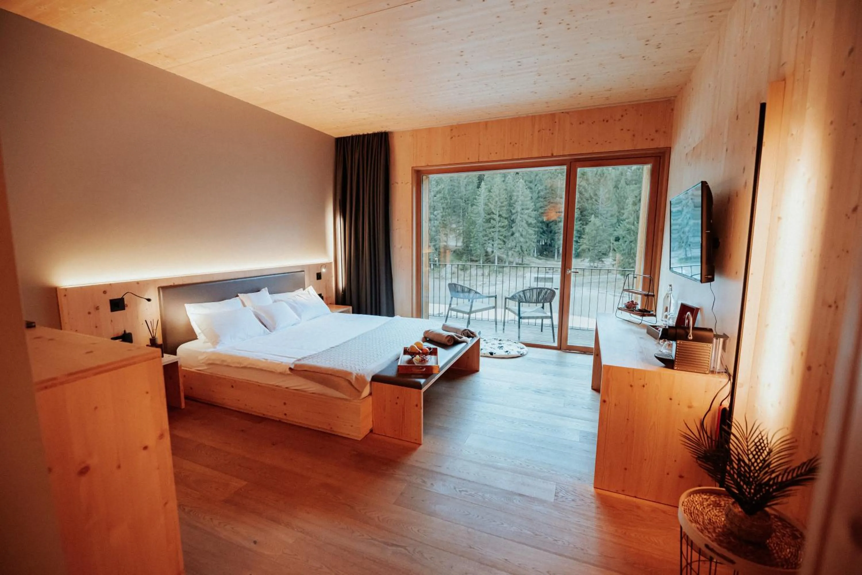 Bathroom, Bed in Campra Alpine Lodge & Spa