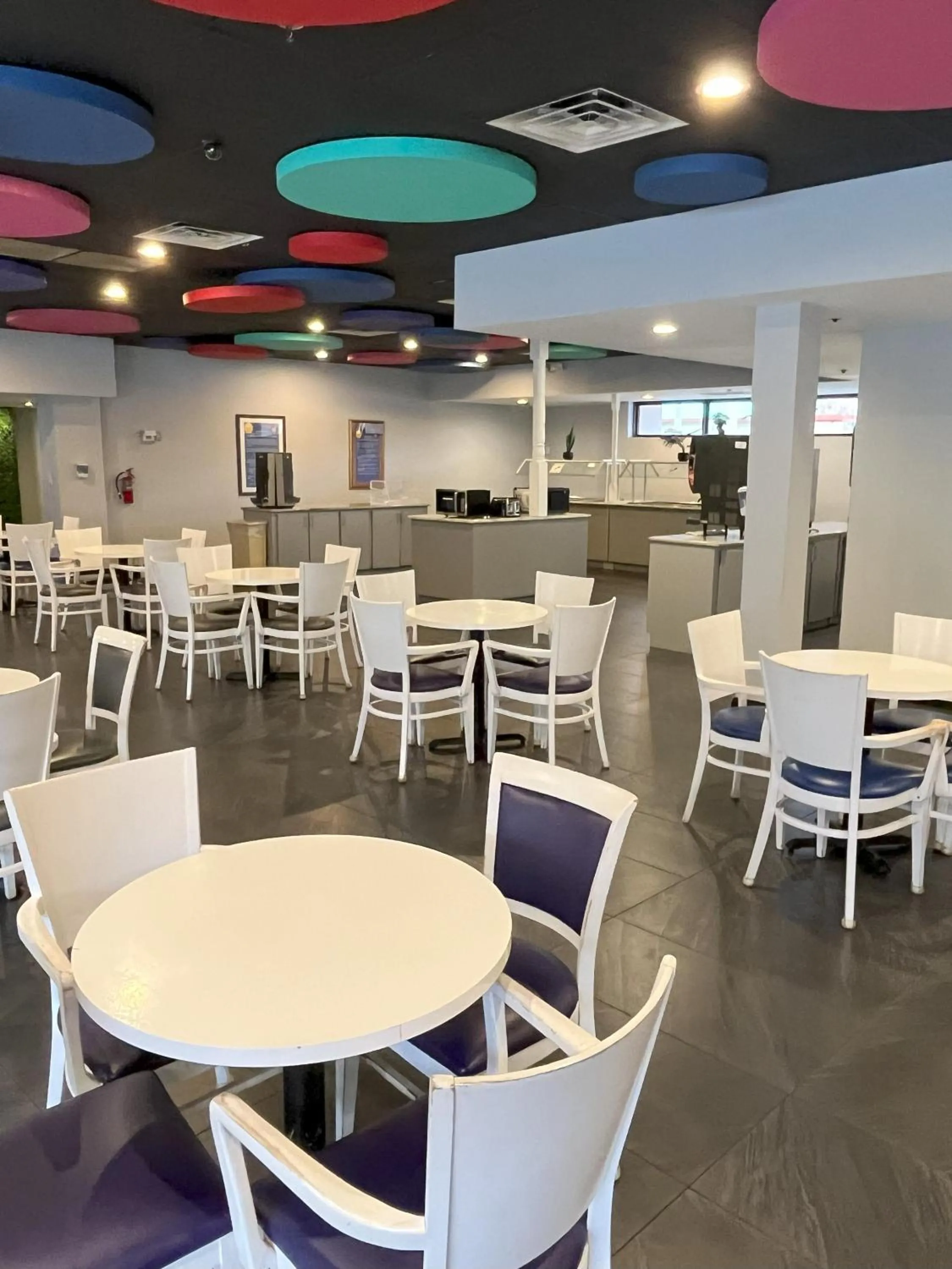 Breakfast in Grand Hotel Orlando at Universal Blvd - Shuttle to Theme Parks