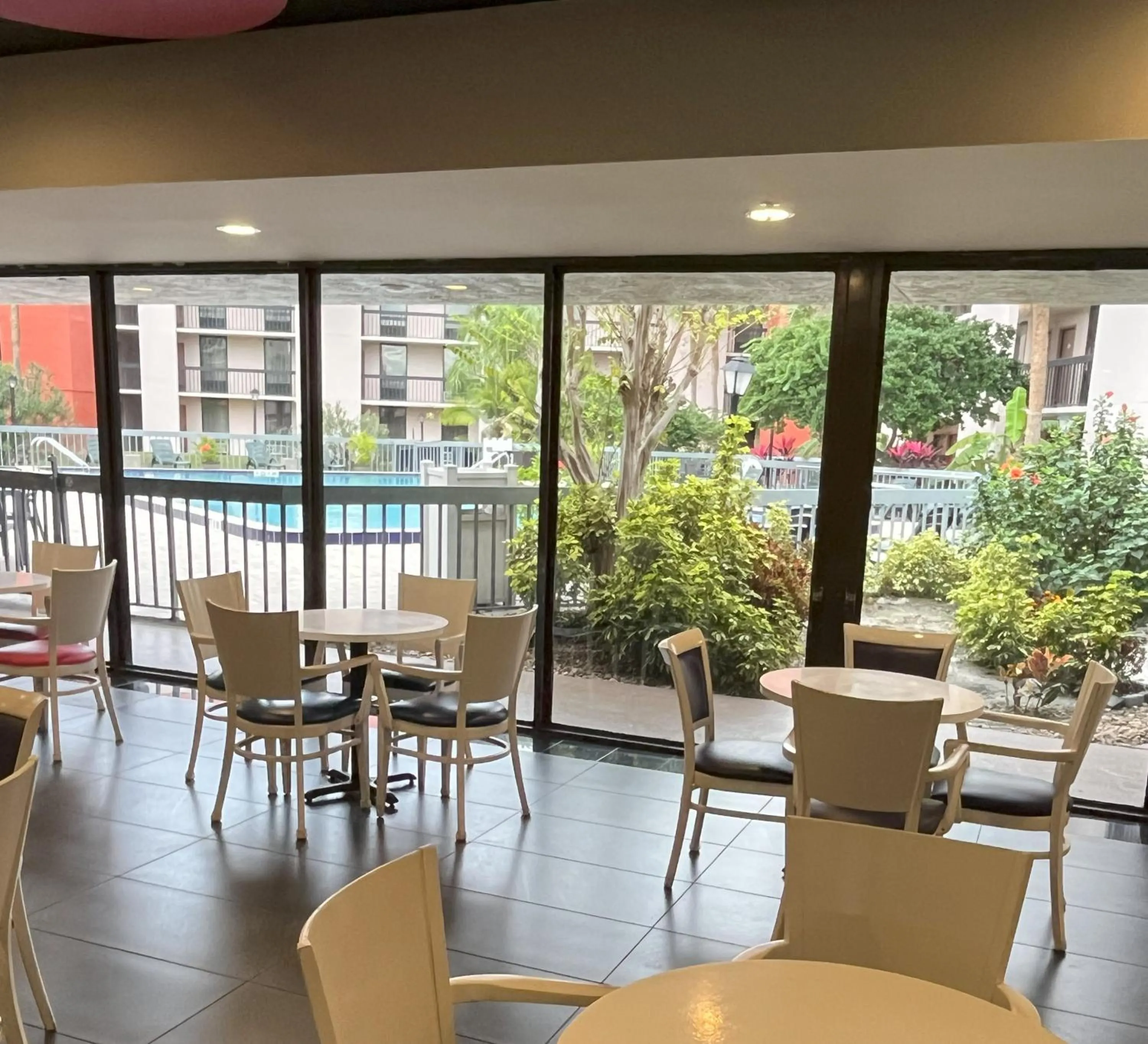 Breakfast in Grand Hotel Orlando at Universal Blvd - Shuttle to Theme Parks