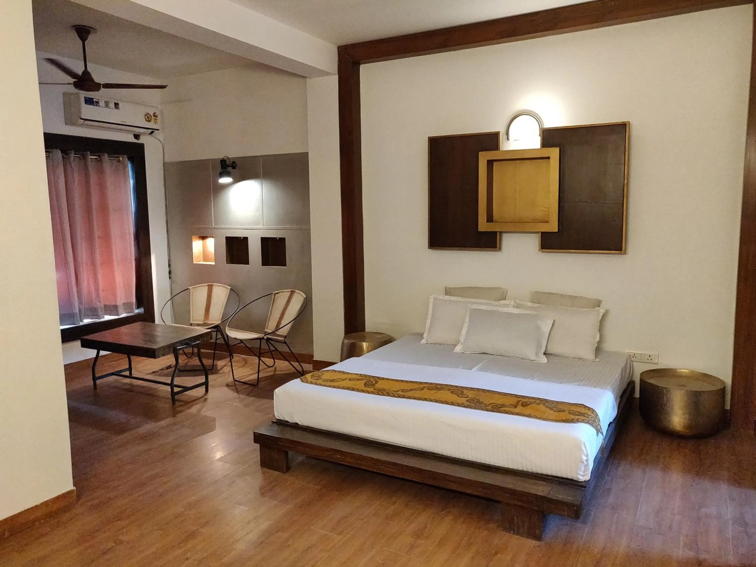 Bedroom, Bed in Aakritii Hotels