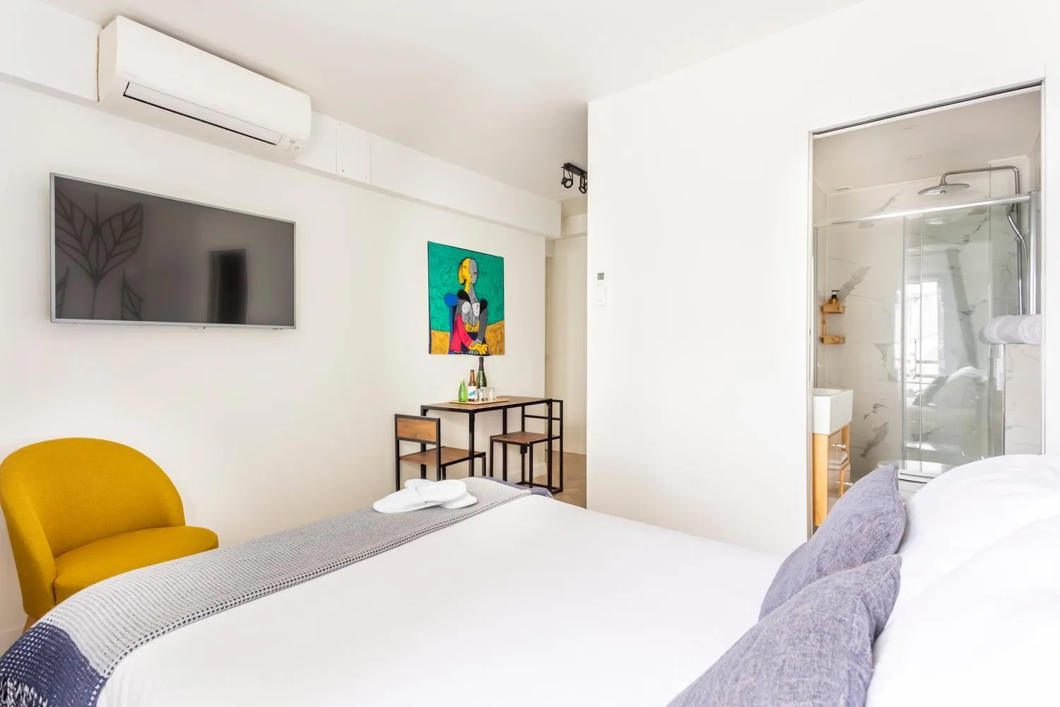 Bed in Best Stay Jeuneurs