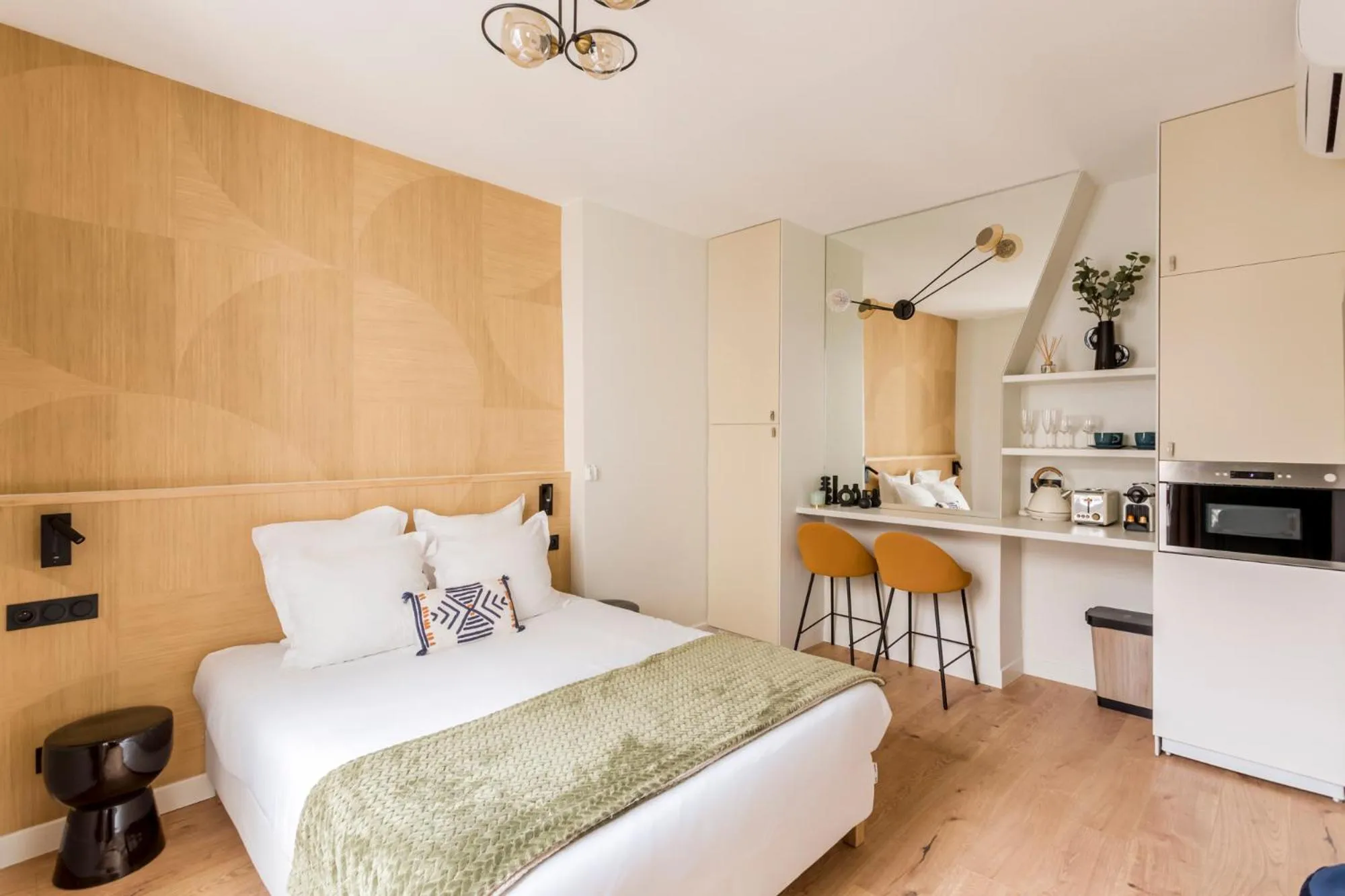 Bed in Best Stay Jeuneurs