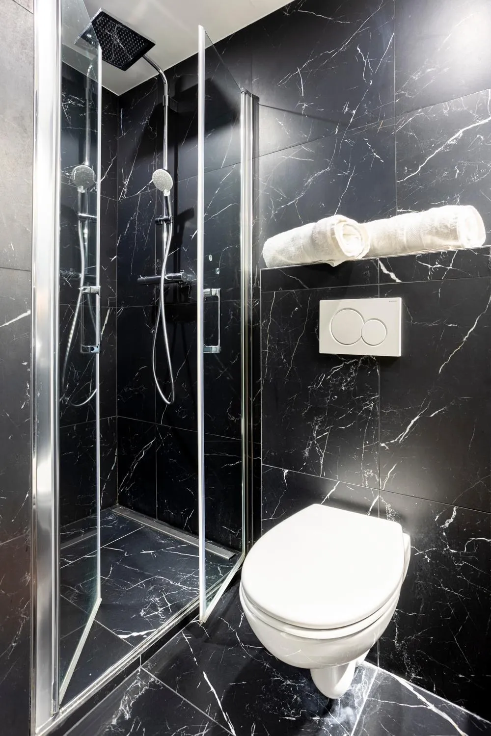 Shower in Best Stay Jeuneurs