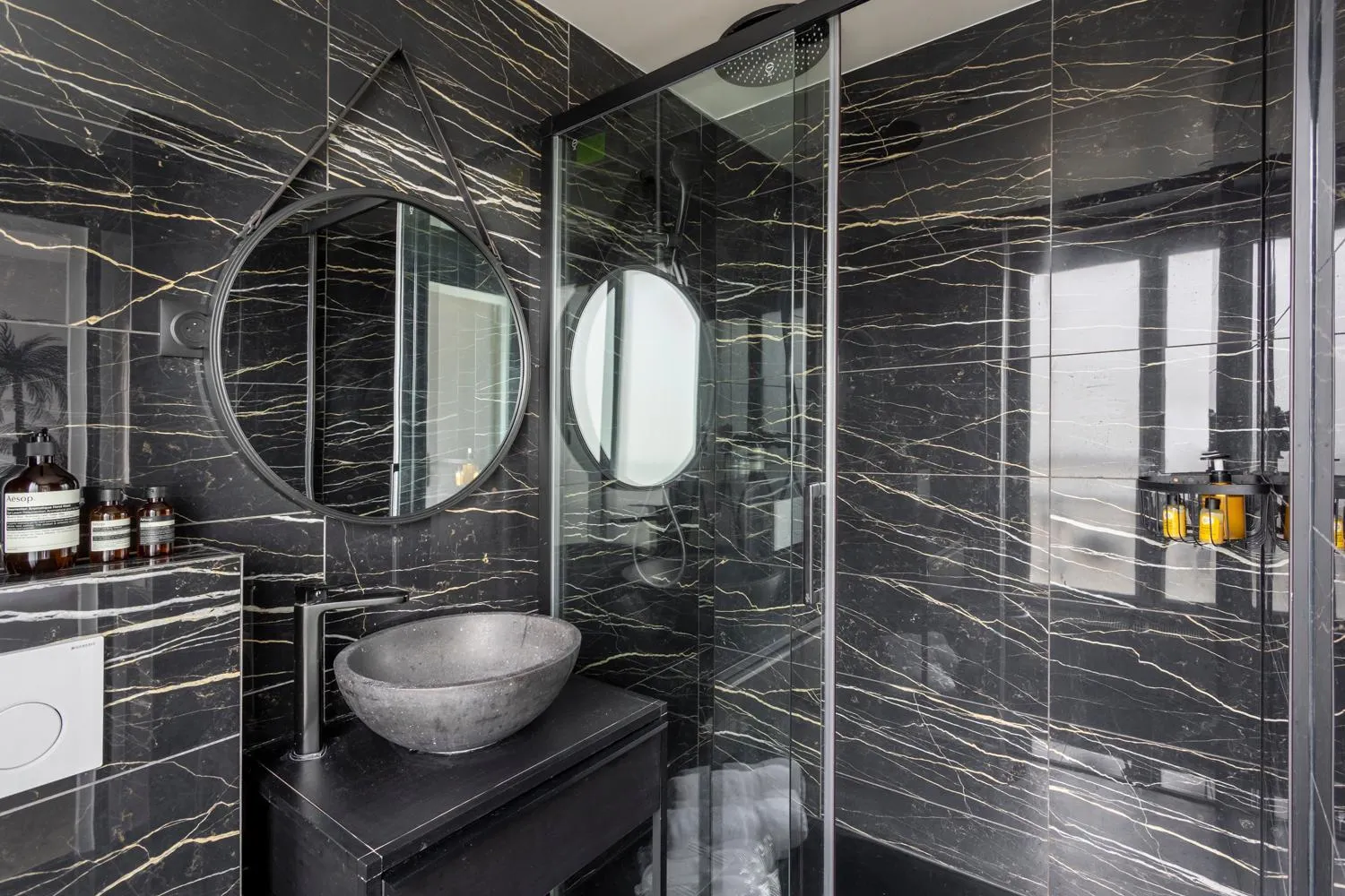 Bathroom in Best Stay Jeuneurs