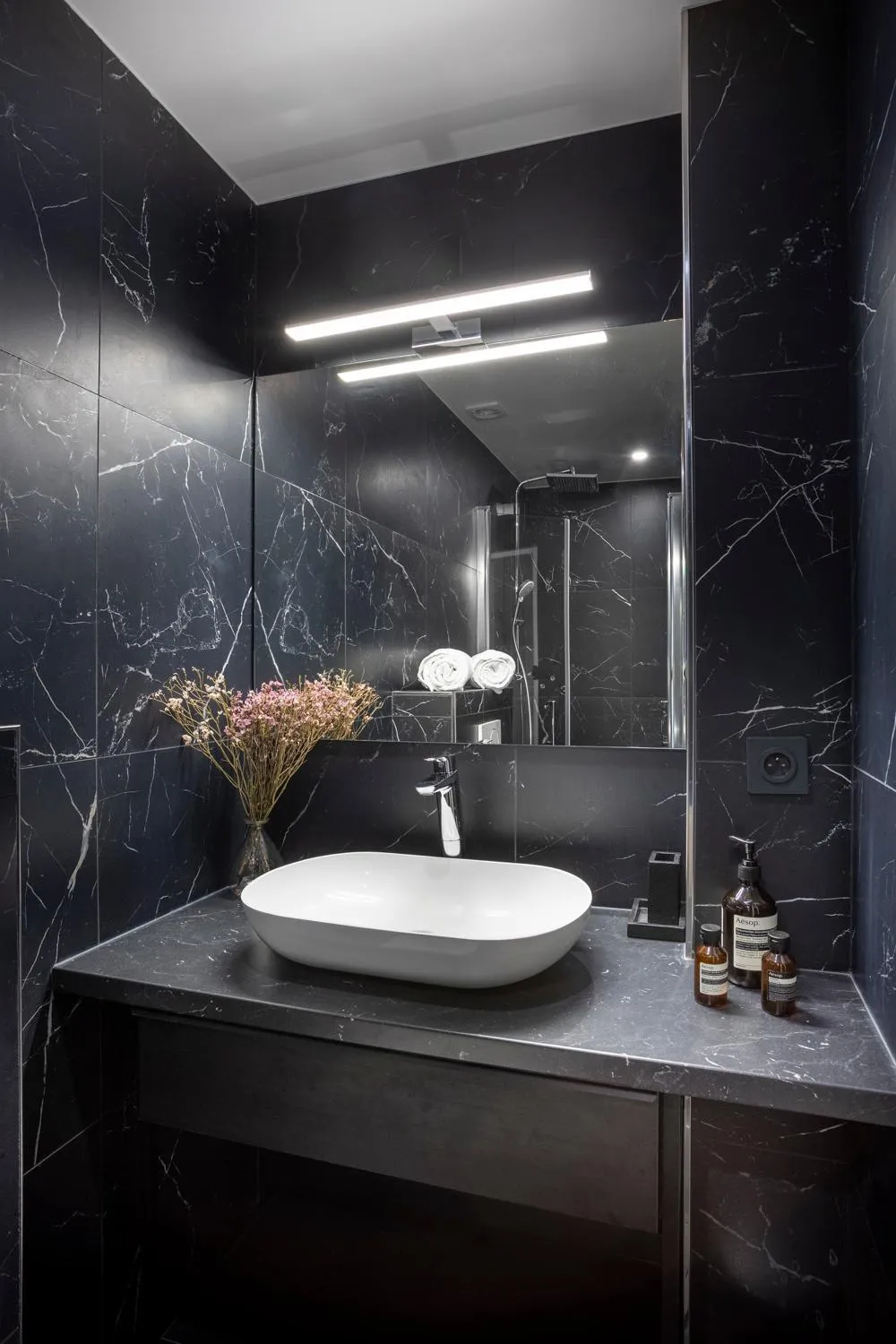 Shower in Best Stay Jeuneurs