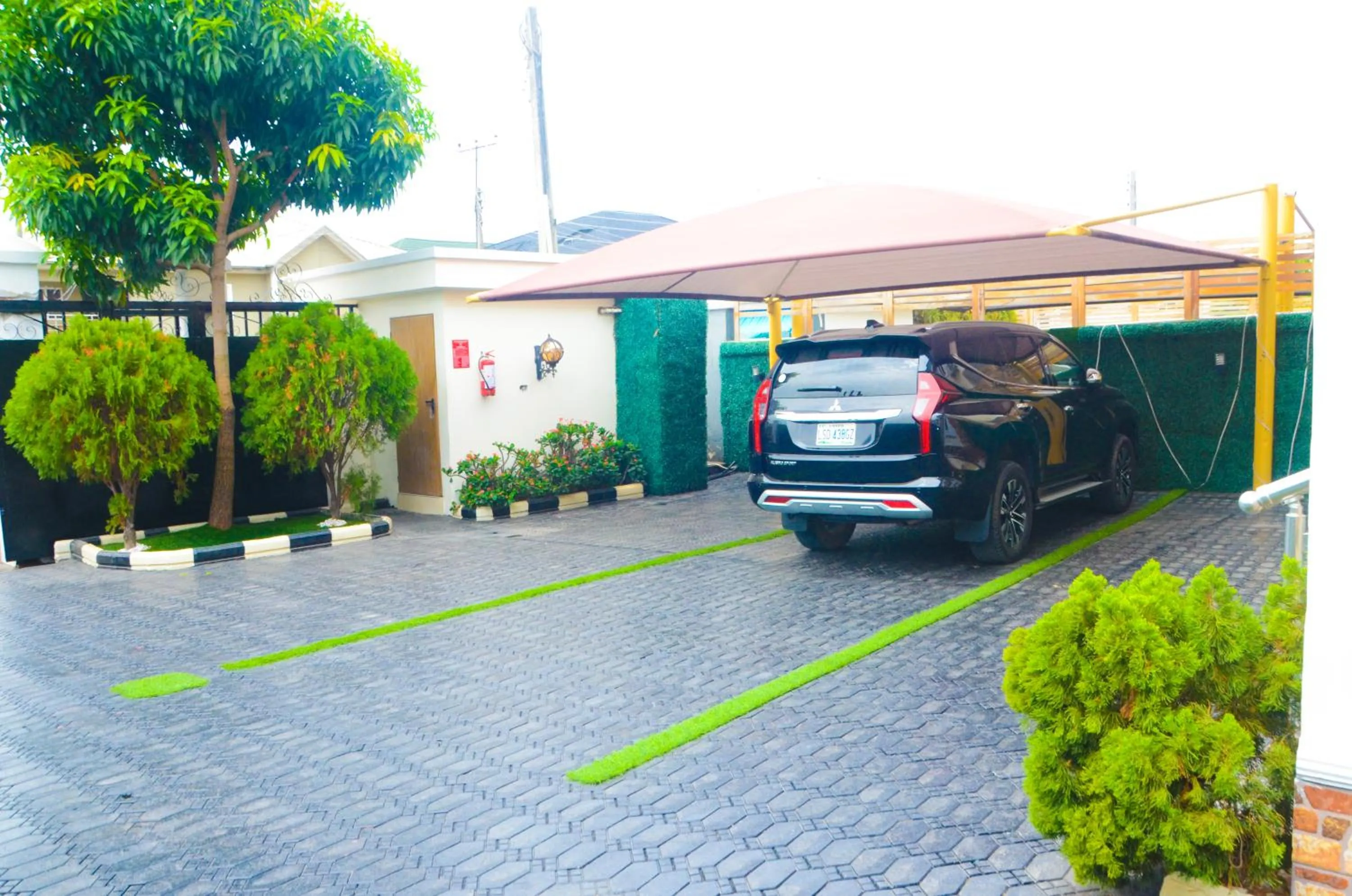 Parking in J Gibson Hotel