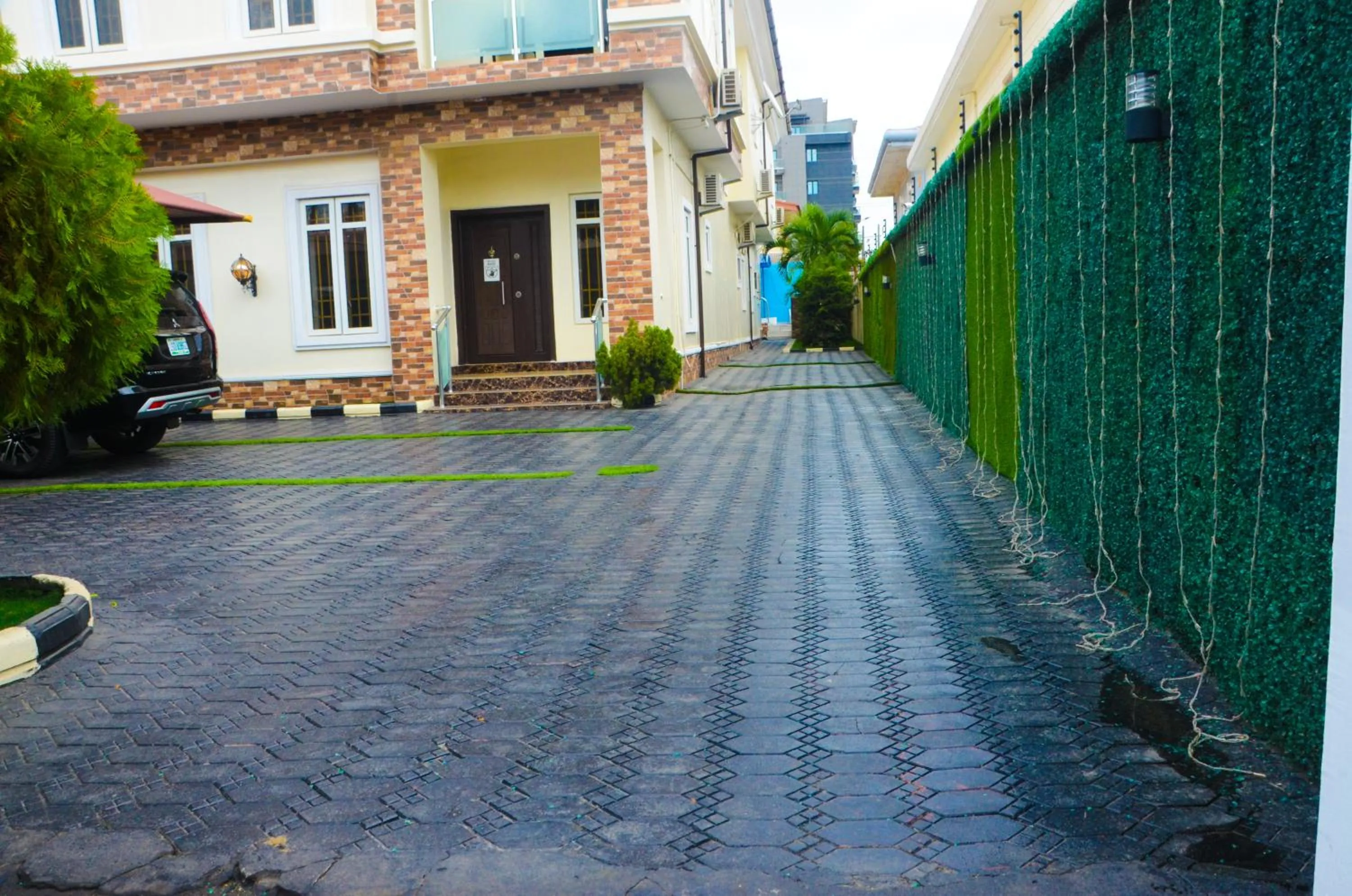 Facade/entrance in J Gibson Hotel