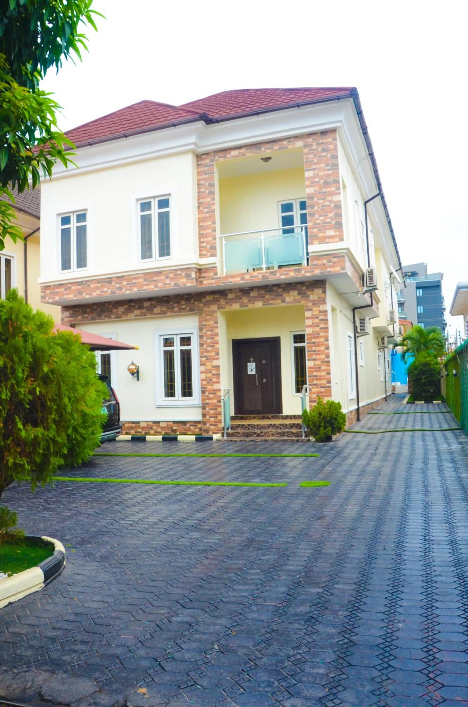 Facade/entrance in J Gibson Hotel