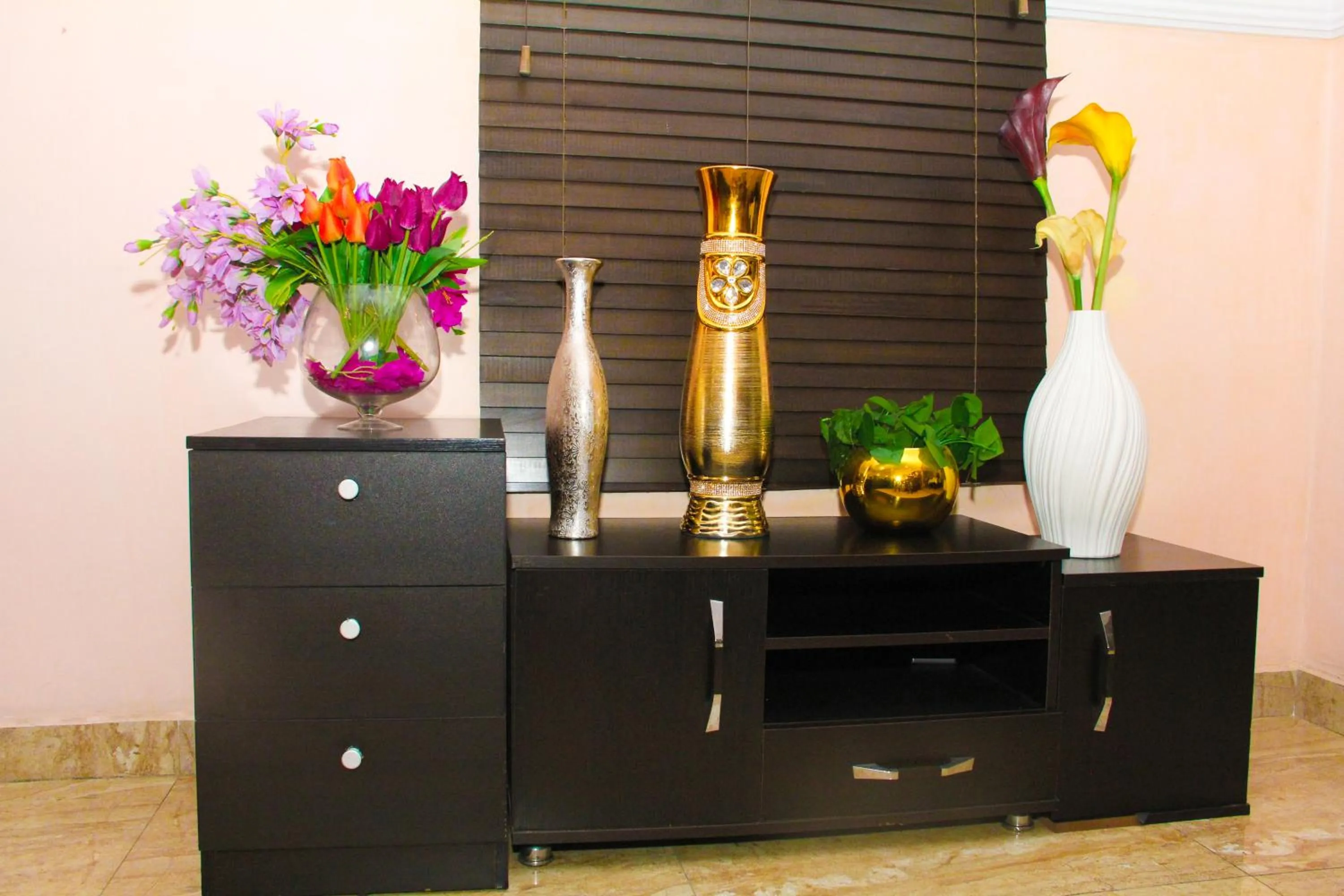 Communal lounge/ TV room in J Gibson Hotel