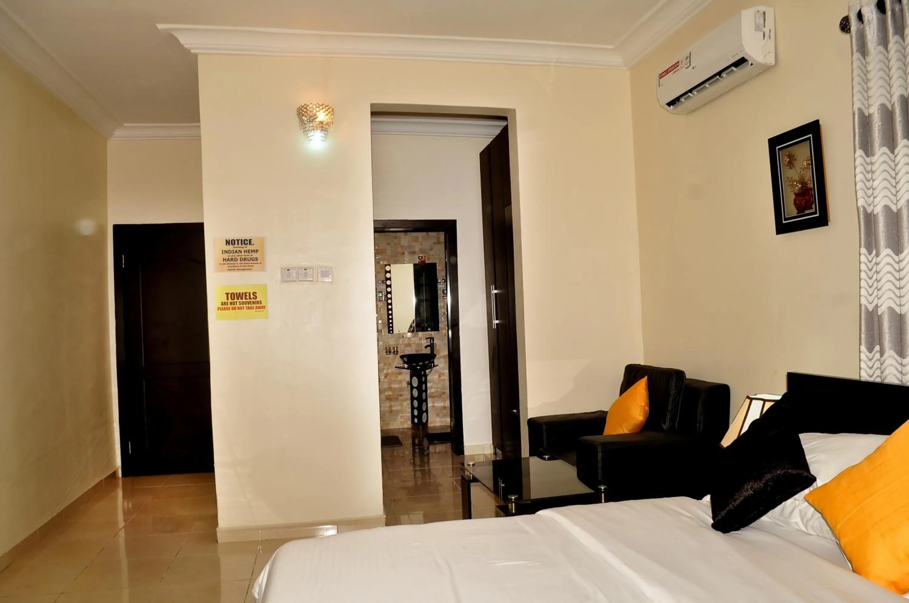 Bedroom, Bed in J Gibson Hotel