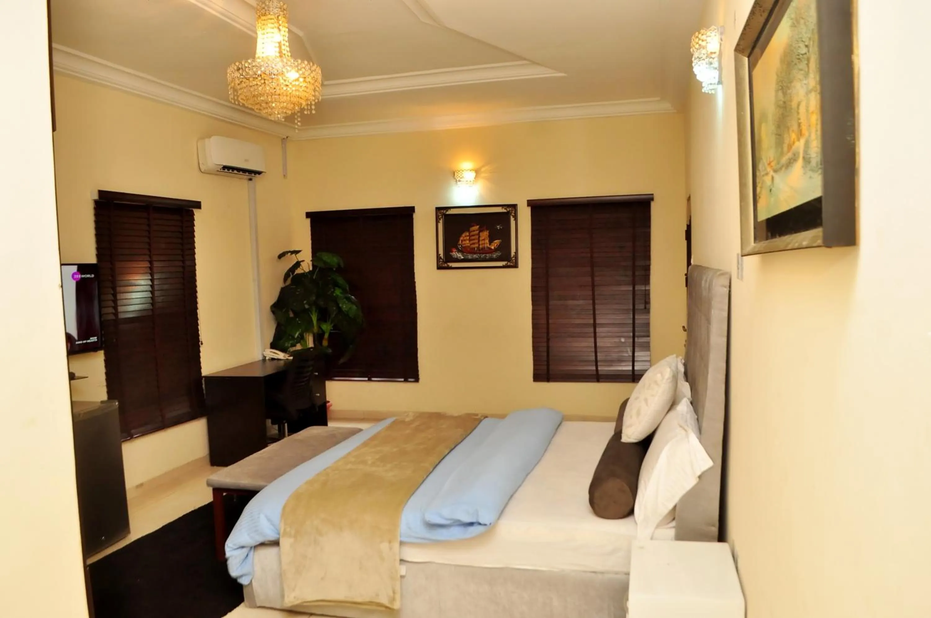 Photo of the whole room, Bed in J Gibson Hotel