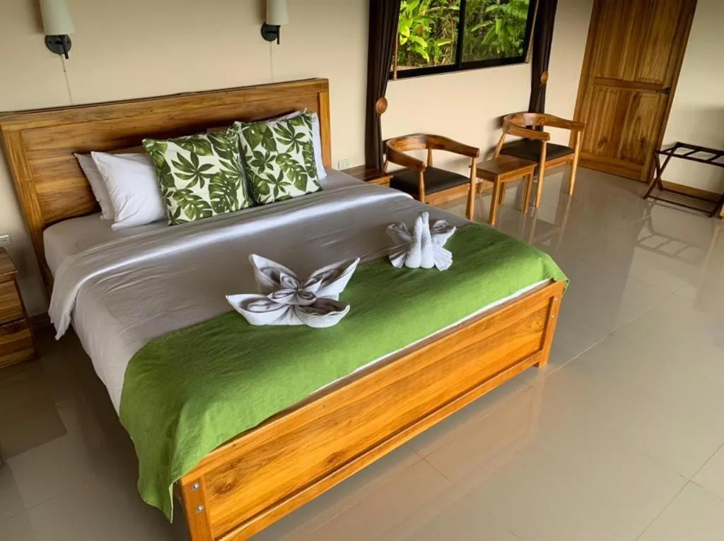 Bed in Drake Bay Greenleaf