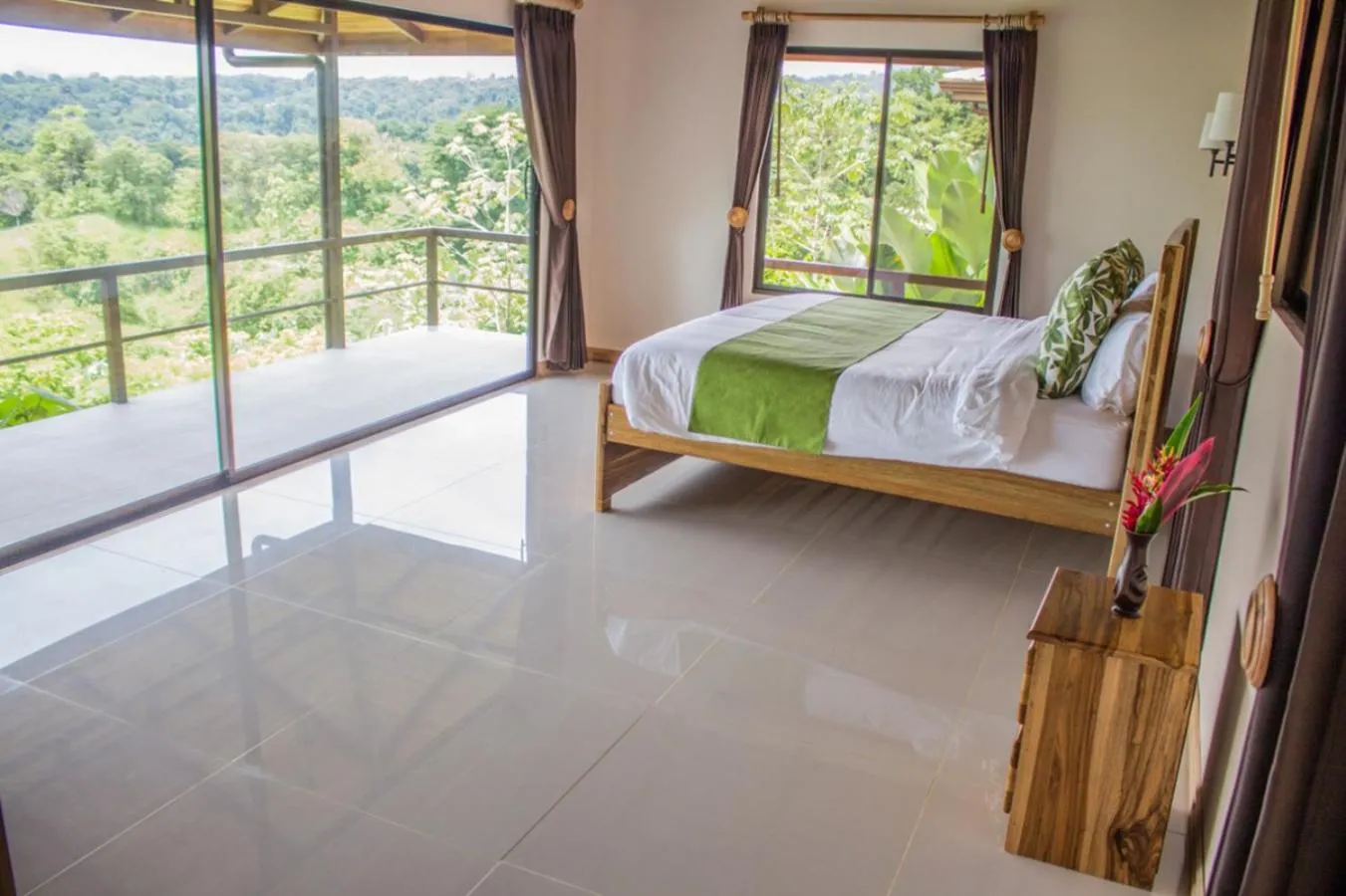 Bed in Drake Bay Greenleaf