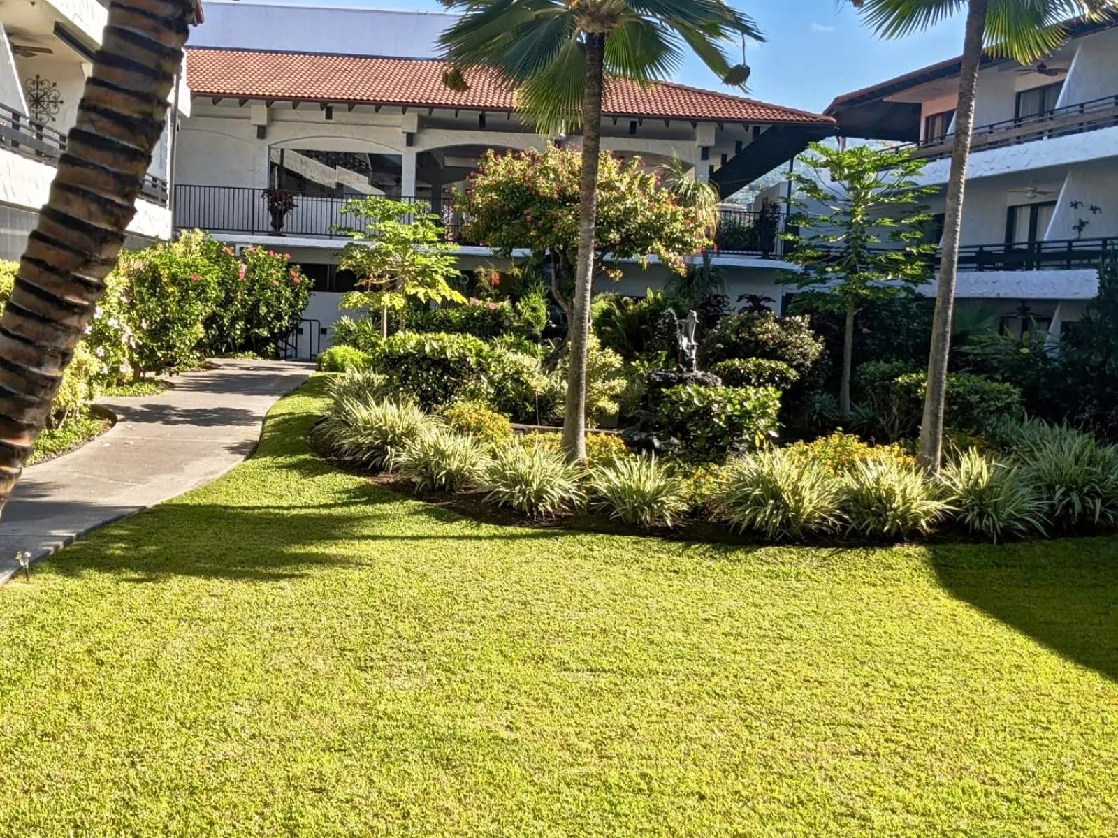 Property building in Unwind on Your Fantasy Hawaiian Vacation- 1BD/1BA Condo in Kailua-Kona, Hawaii