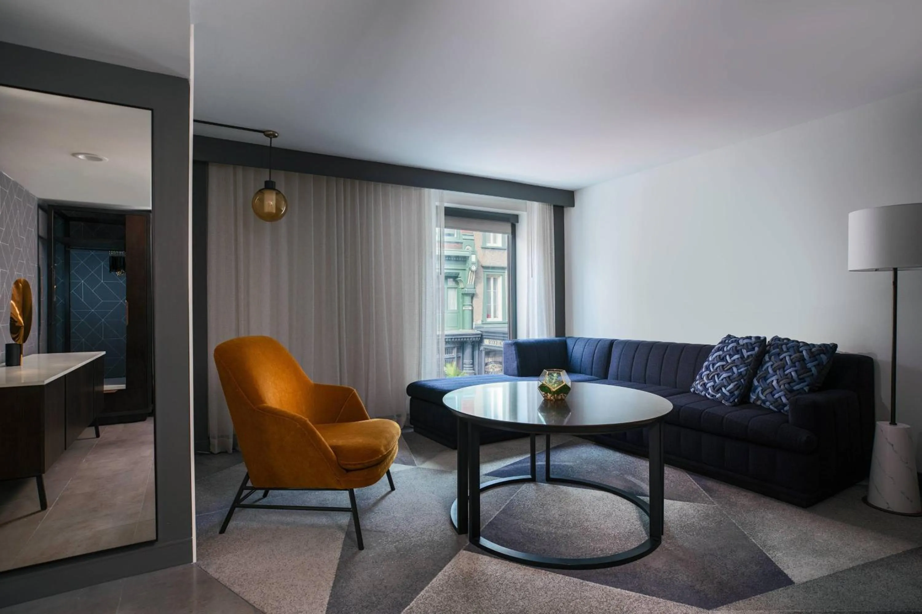 Living room in Philadelphia Marriott Old City