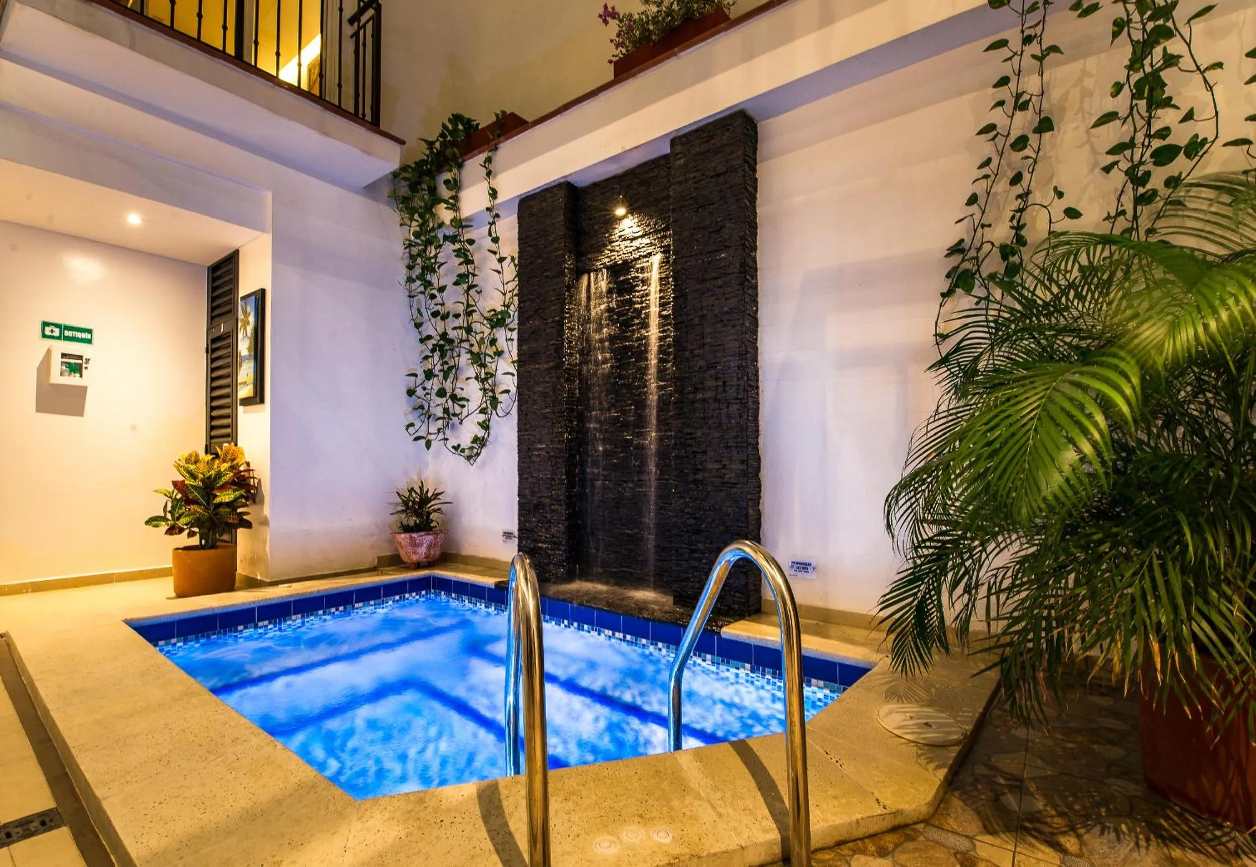 Swimming pool in Hotel Boutique Marbore