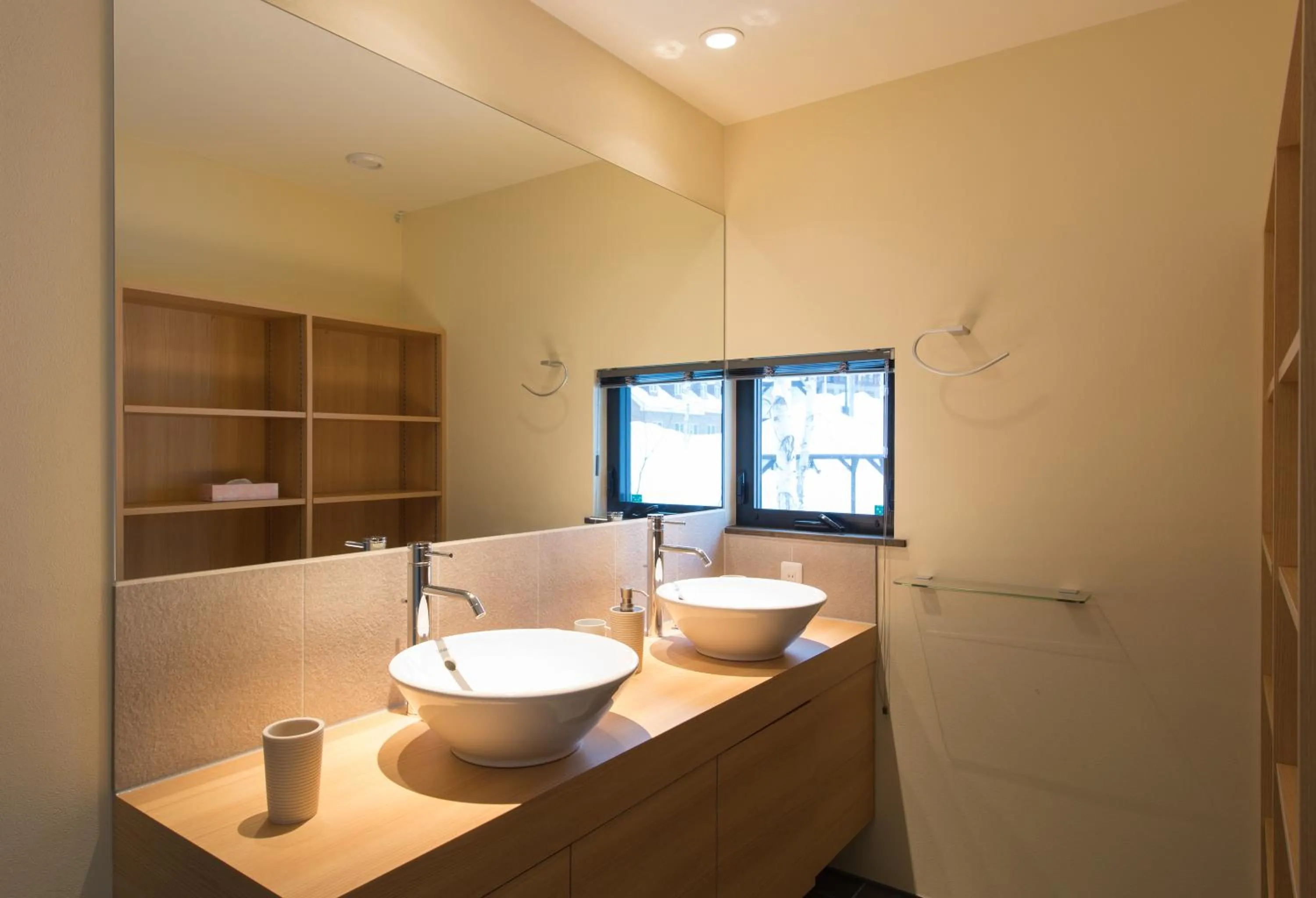 Bathroom in Tahoe Lodge by H2 Life