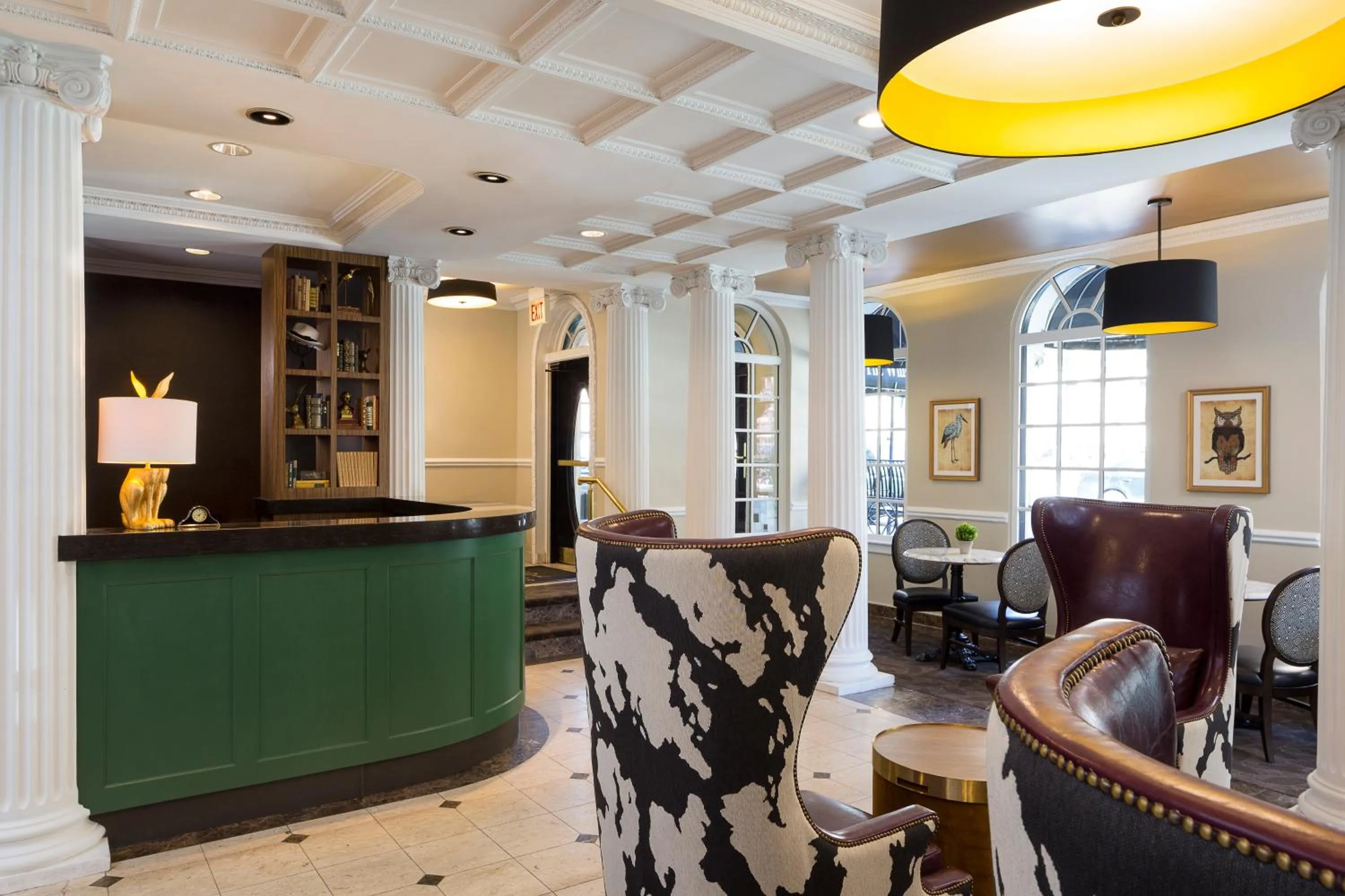 Communal lounge/ TV room in The Willows Hotel