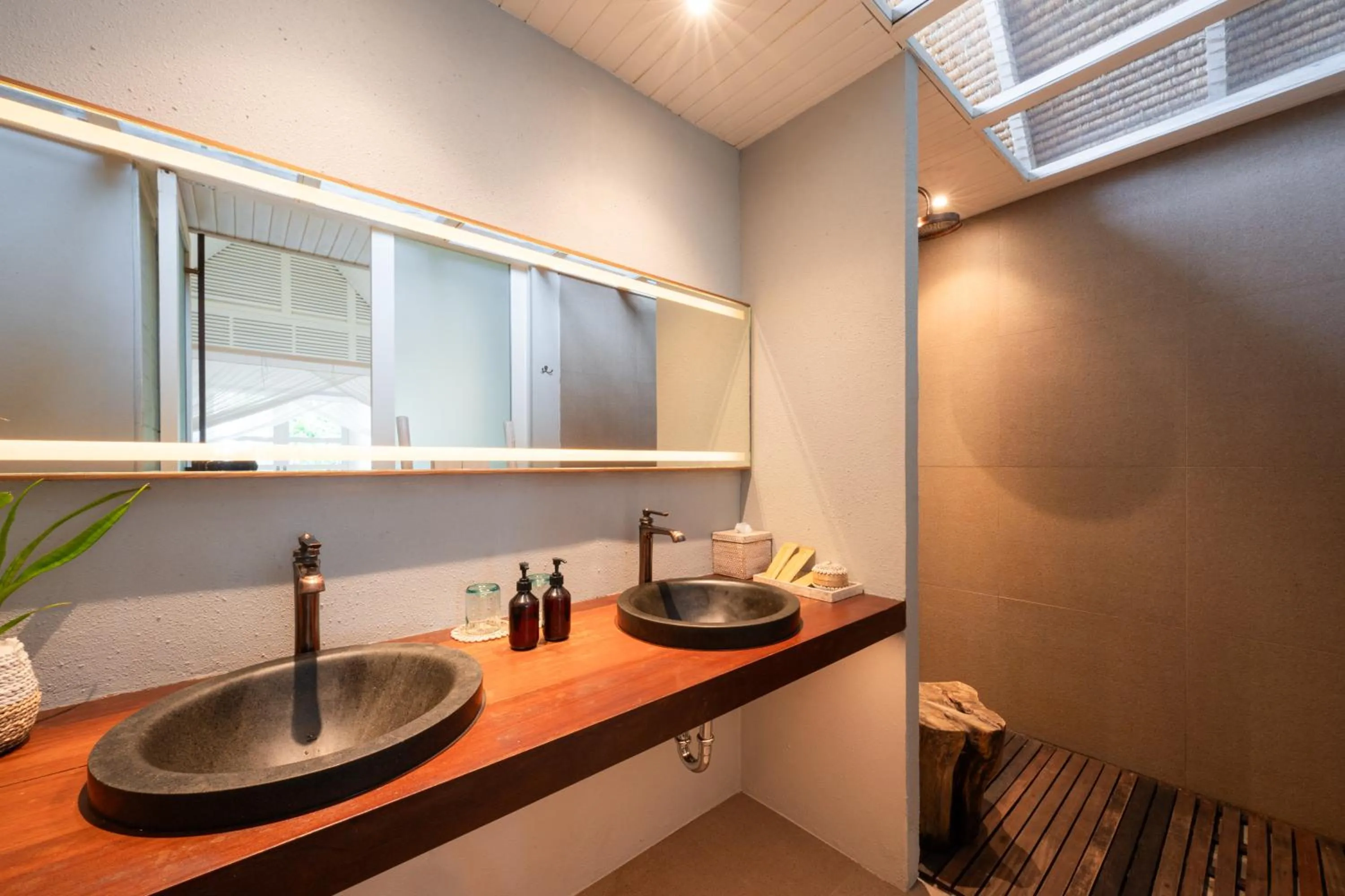 Shower in Hotel Lumi Gili Trawangan