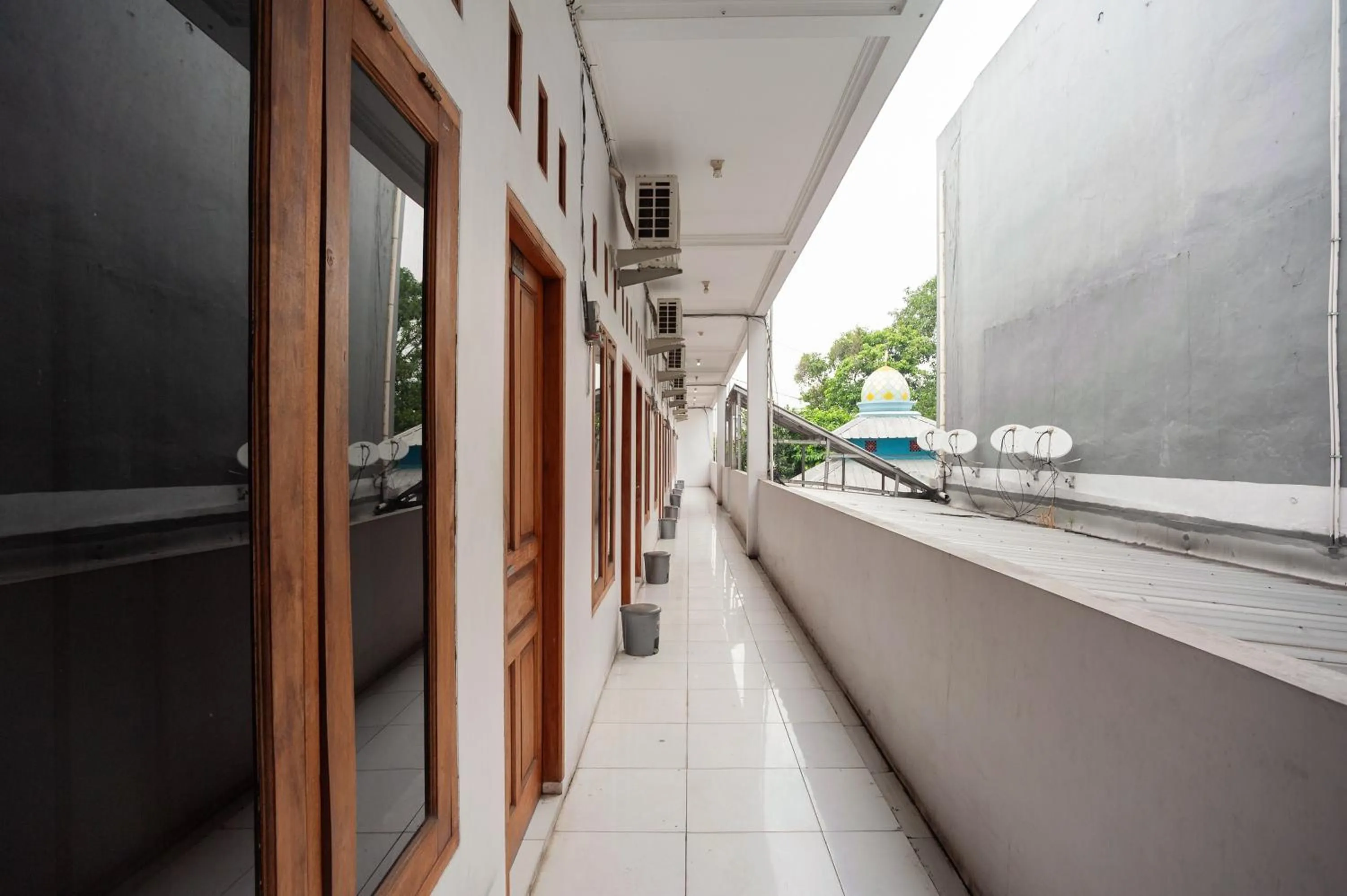 Property building in RedDoorz Syariah near Jatisampurna Hospital