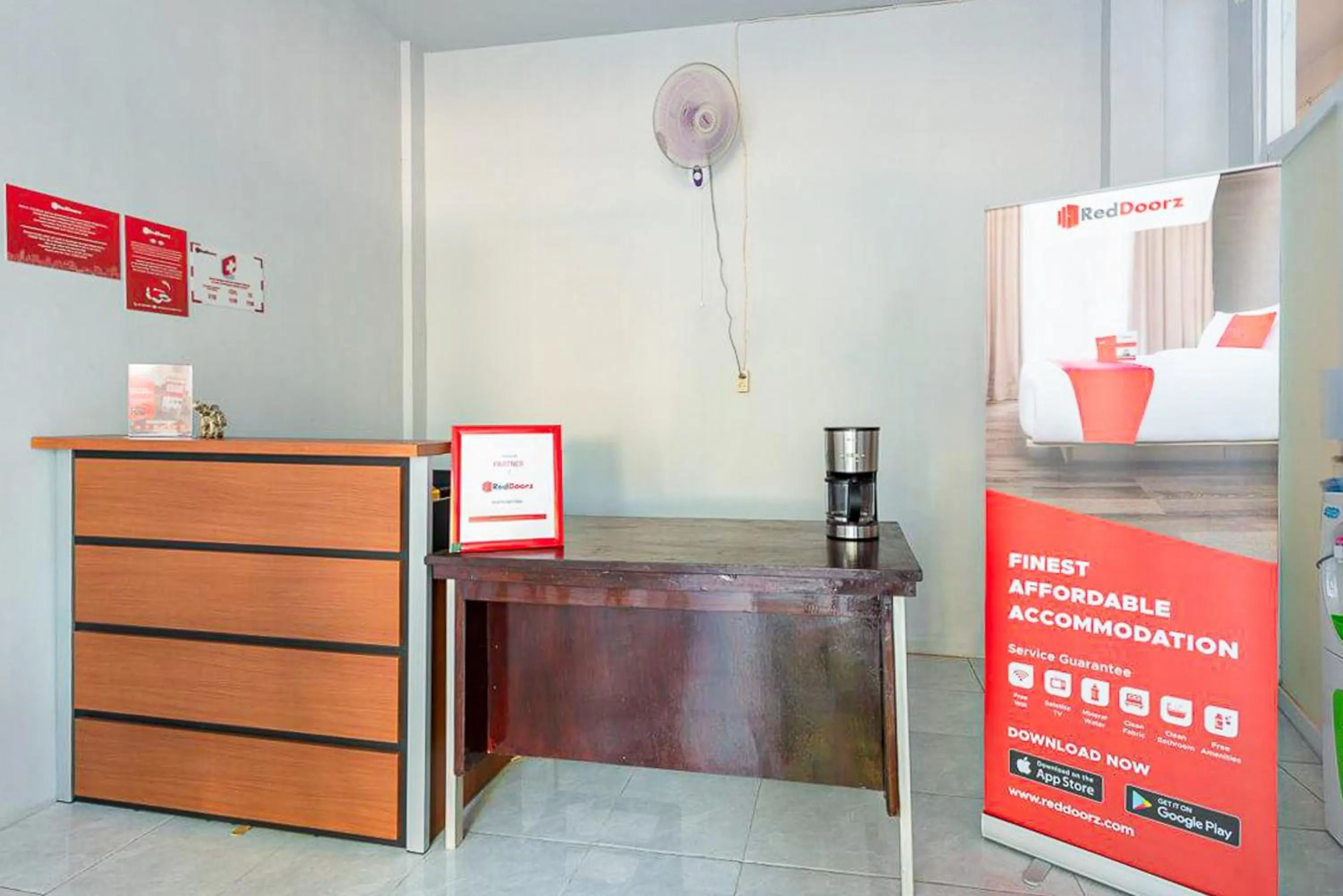 Lobby or reception in RedDoorz Plus Syariah @ Raya Nginden 2