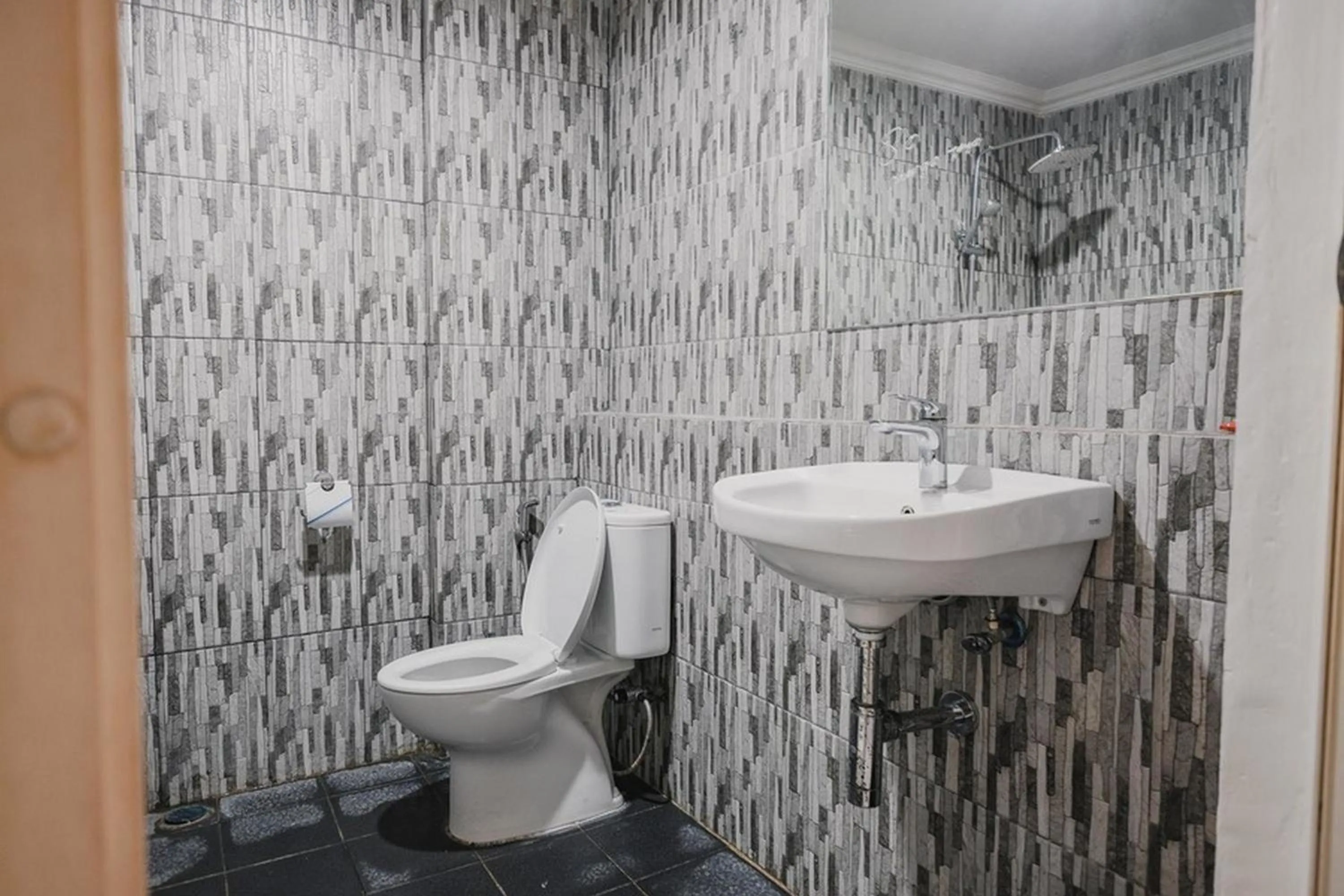 RedDoorz Plus near Pelabuhan Merak