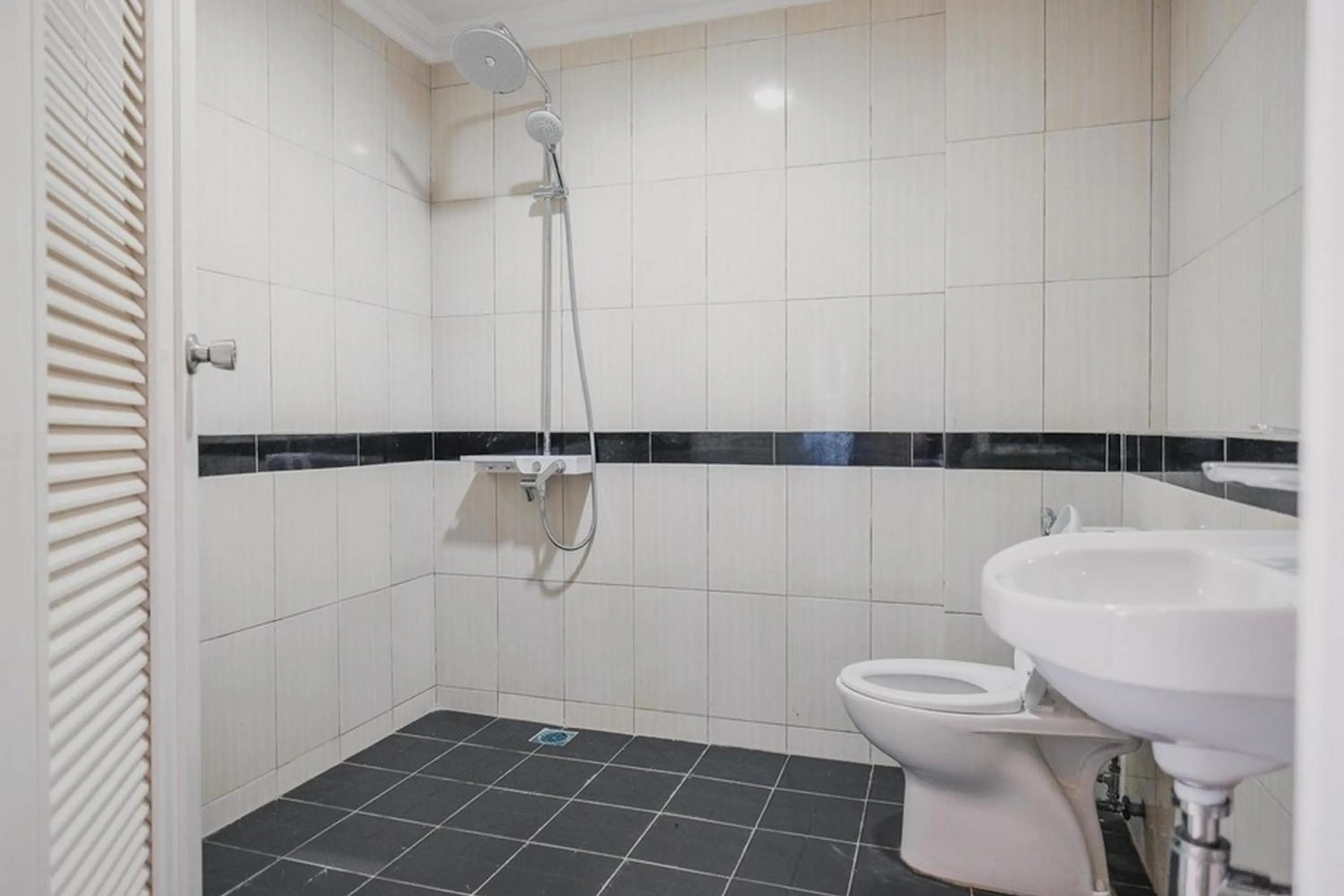 RedDoorz Plus near Pelabuhan Merak