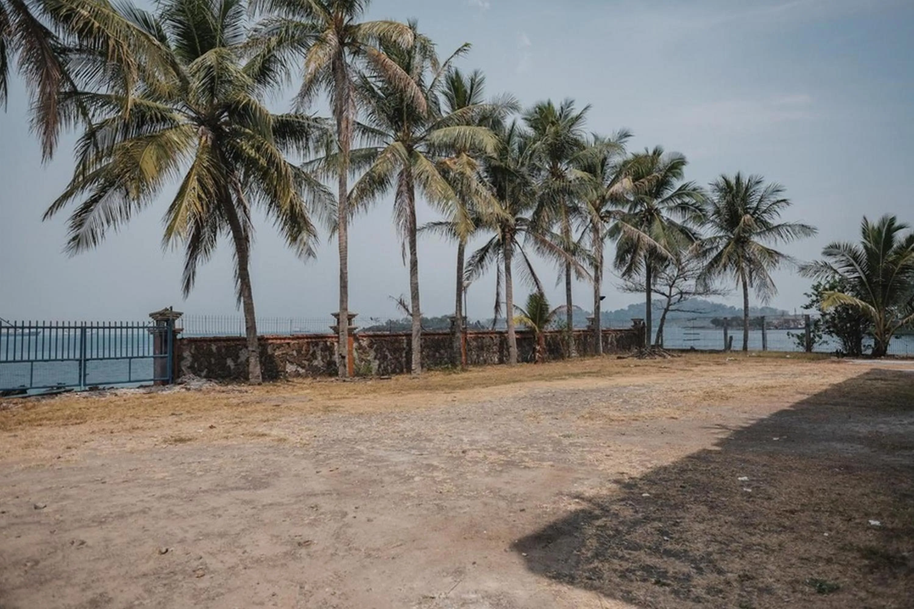 Beach in RedDoorz Plus near Pelabuhan Merak