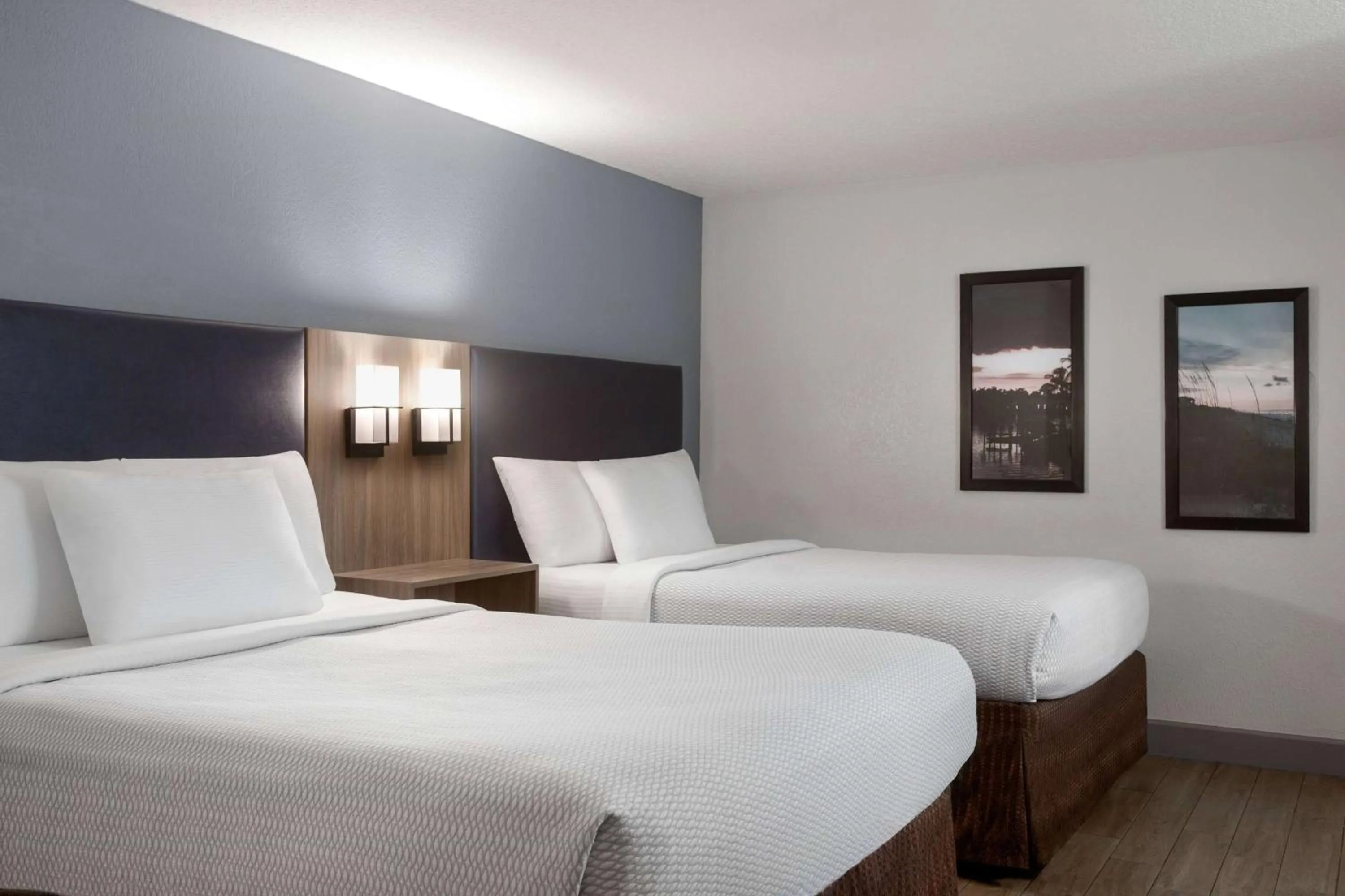 Photo of the whole room, Bed in La Quinta by Wyndham Oceanfront Daytona Beach