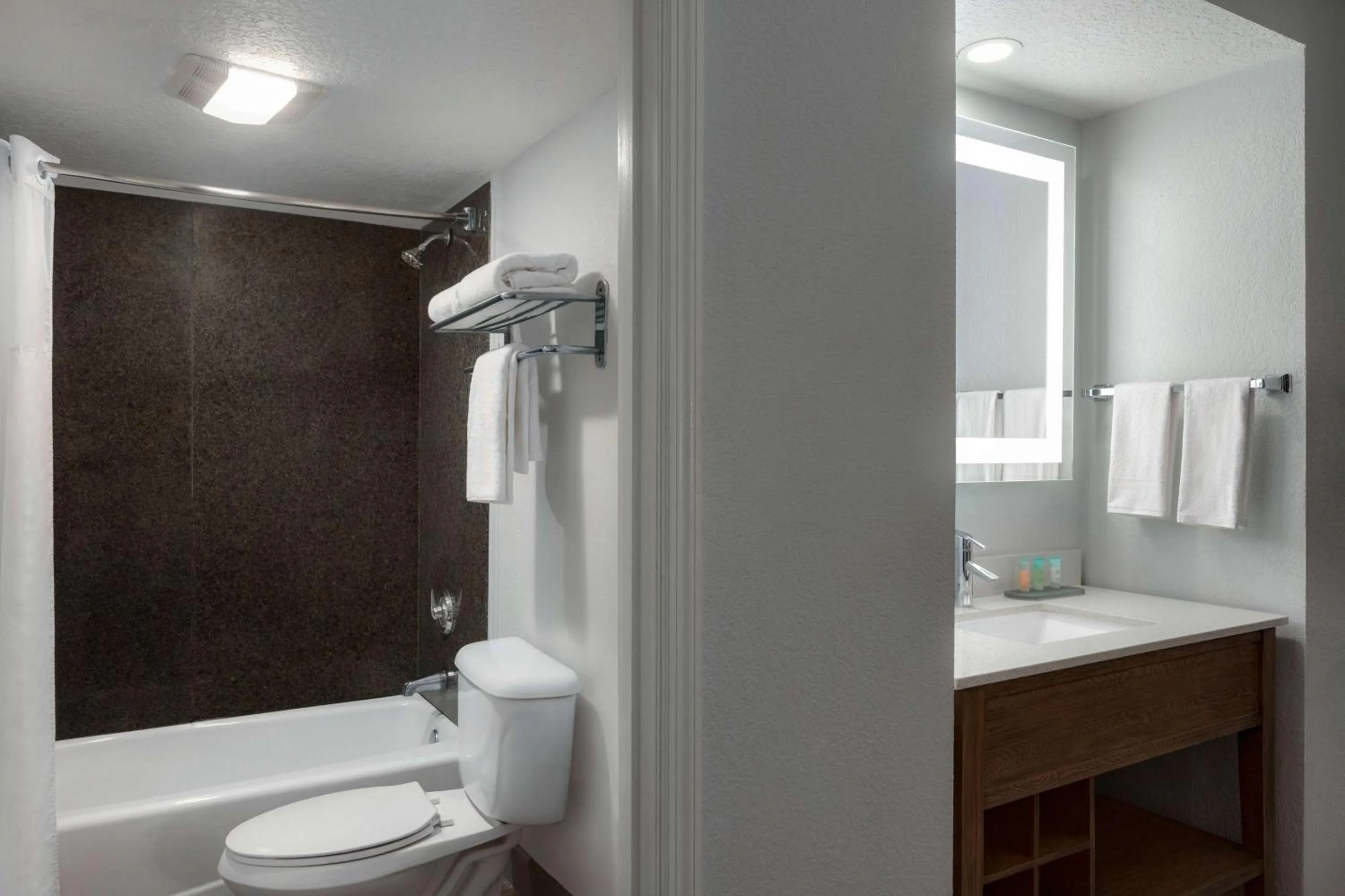 Bathroom in La Quinta by Wyndham Oceanfront Daytona Beach