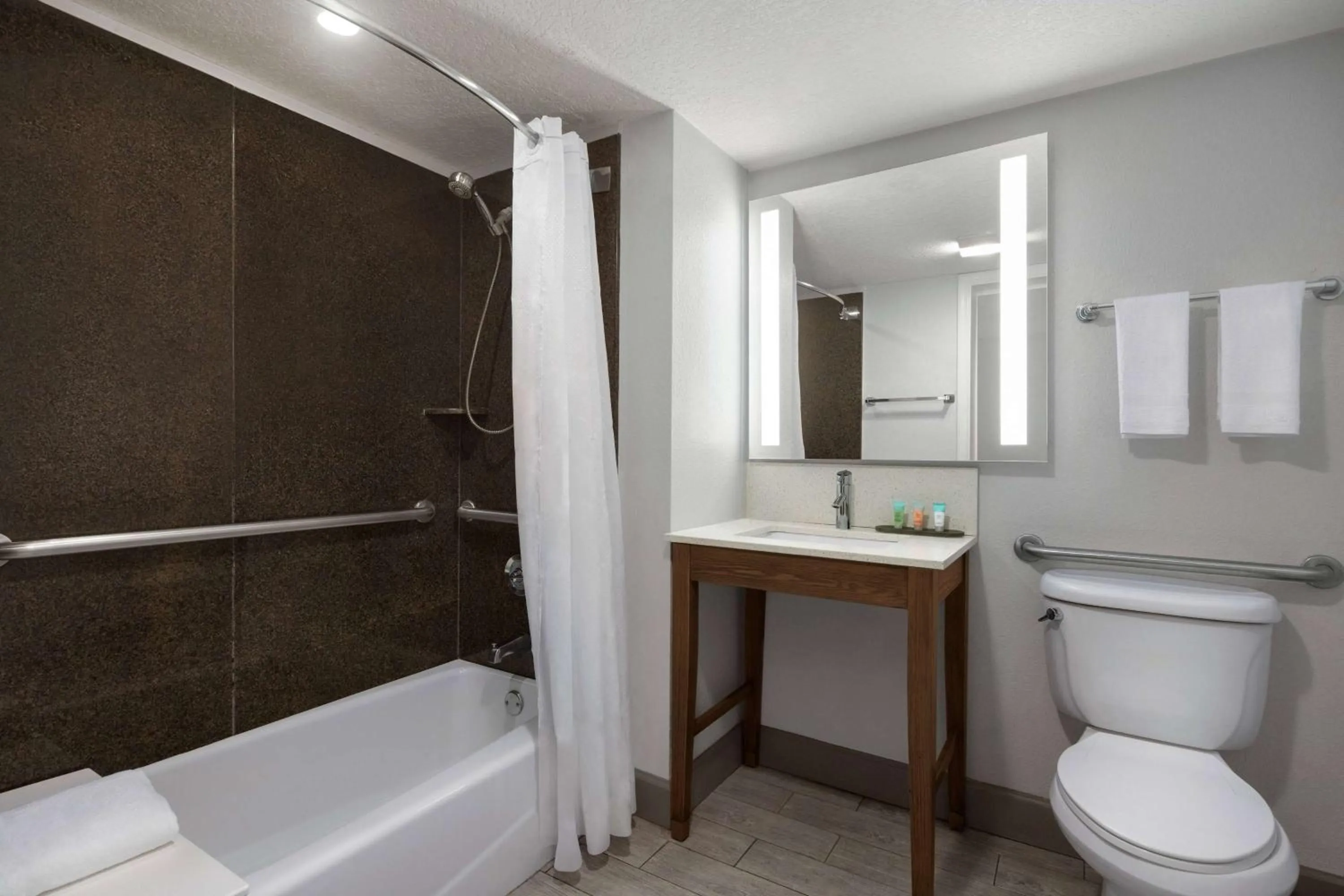 Bathroom in La Quinta by Wyndham Oceanfront Daytona Beach