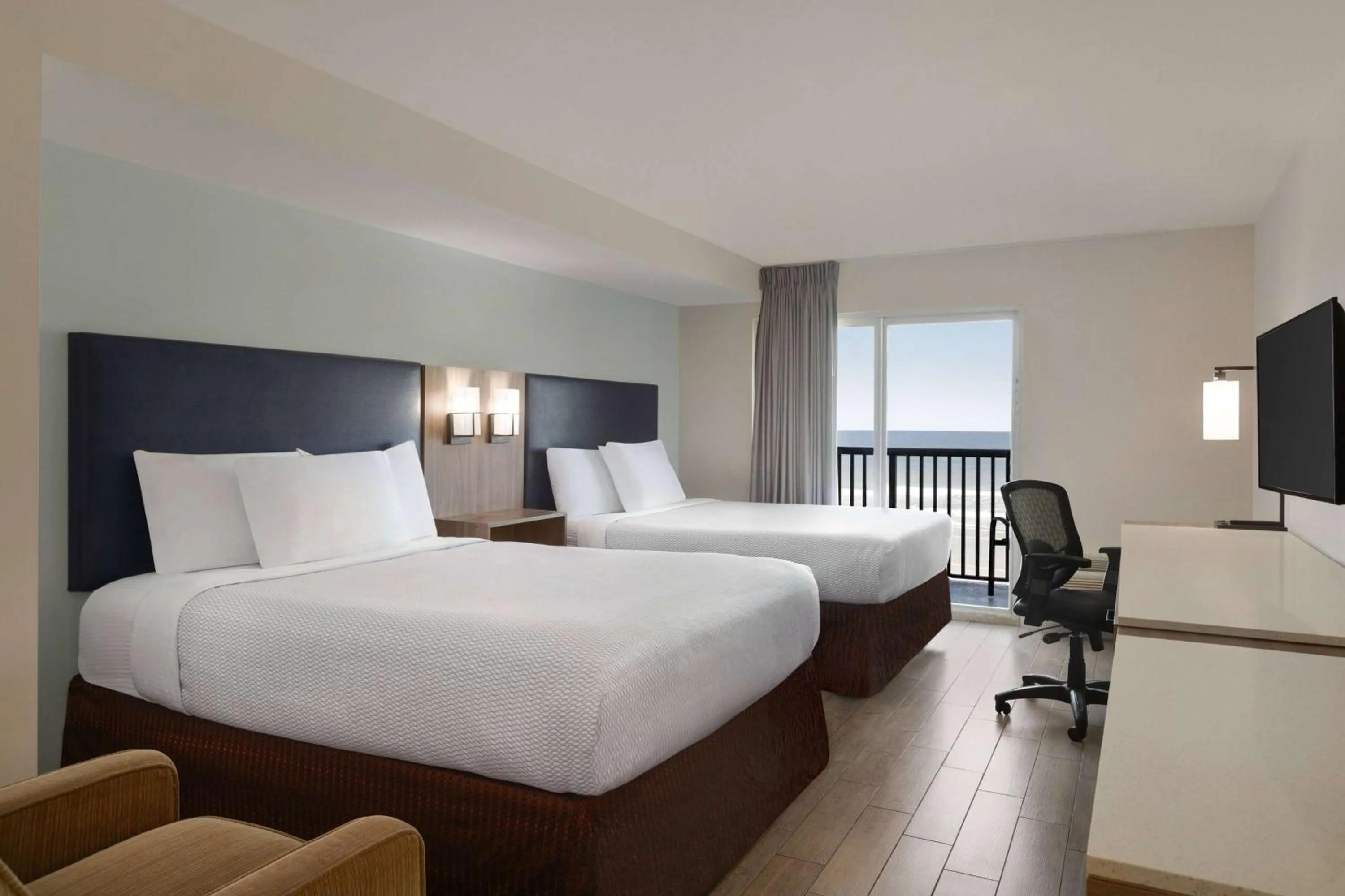 Photo of the whole room, Bed in La Quinta by Wyndham Oceanfront Daytona Beach