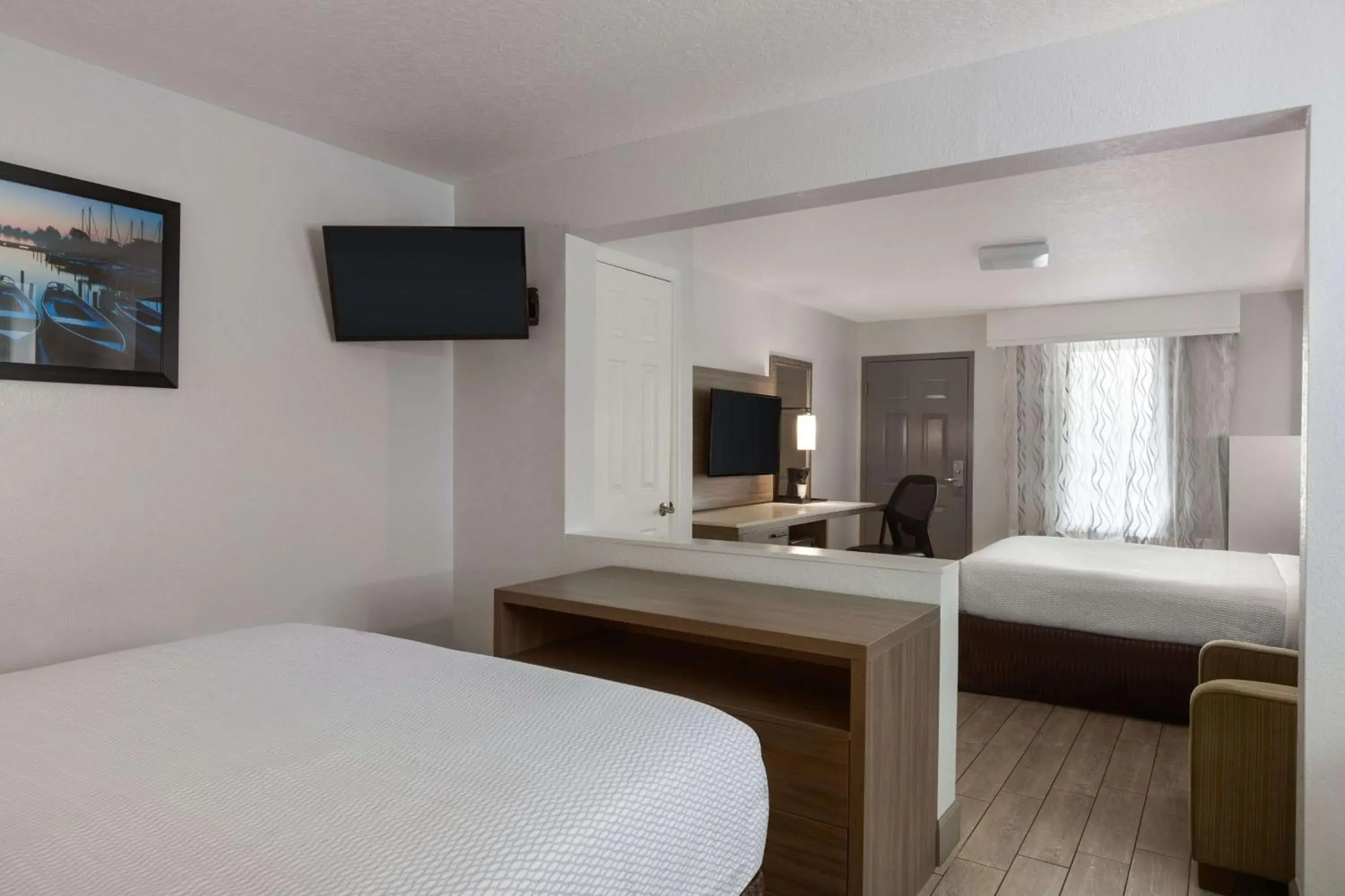 Partial Split Queen Suite with City View - Non-Smoking in La Quinta by Wyndham Oceanfront Daytona Beach Partial Split Queen Suite with City View - Non-Smoking in La Quinta by Wyndham Oceanfront Daytona Beach