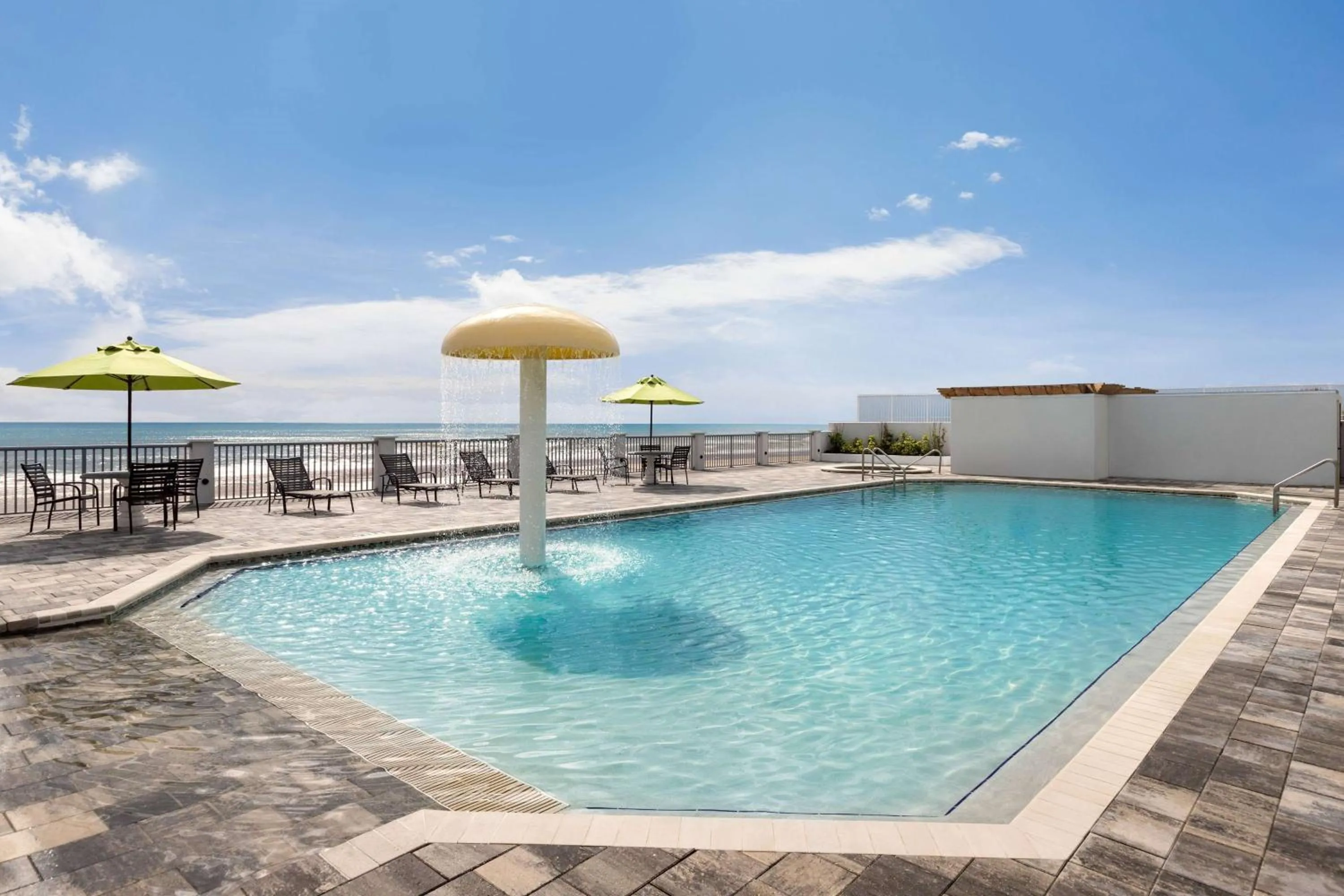 Pool view in La Quinta by Wyndham Oceanfront Daytona Beach