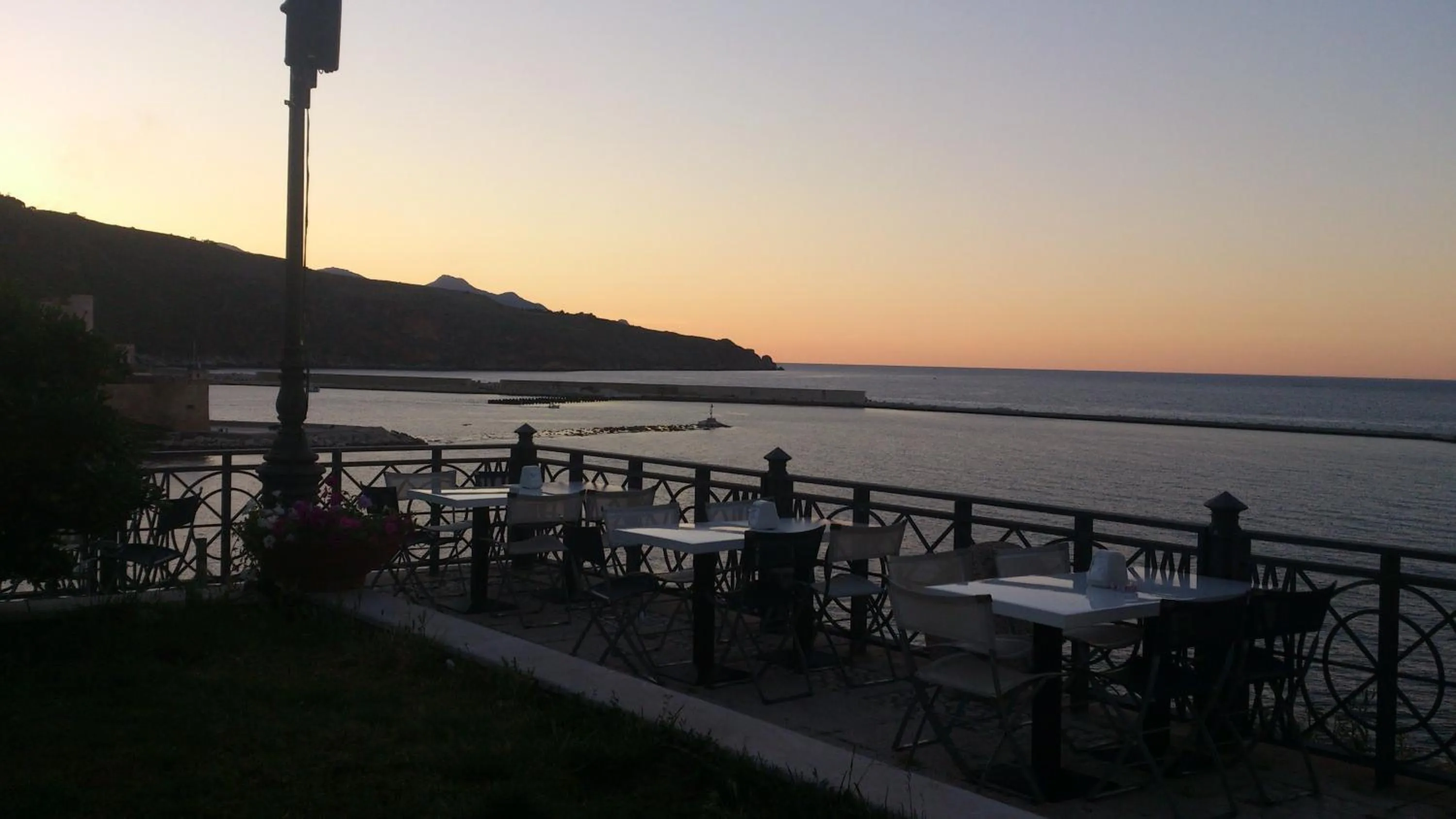 Restaurant/places to eat in Aziyz Camere