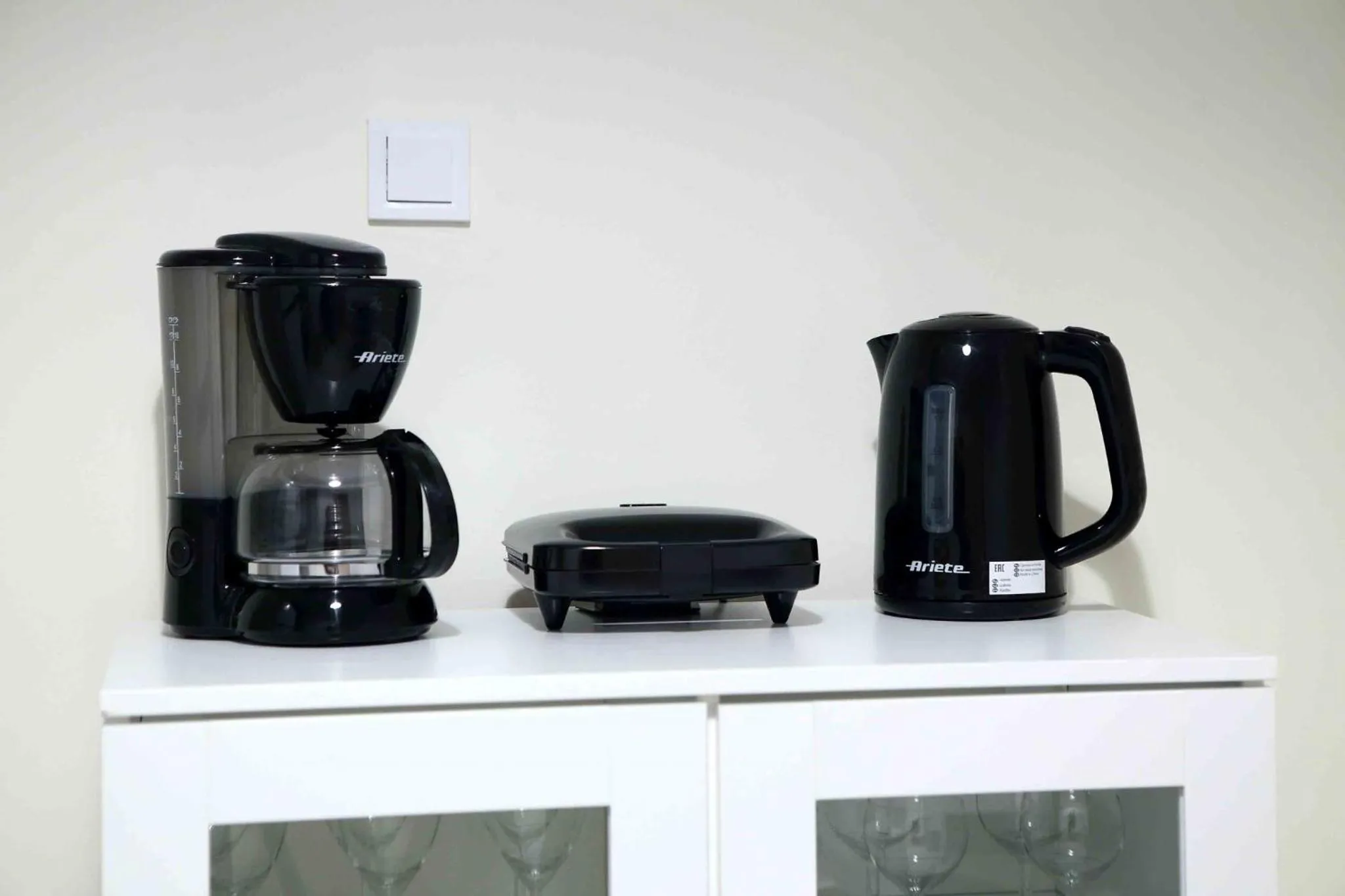 Coffee/tea facilities in Best House, Anakreontos, Perivolaki, Nikaia, P...