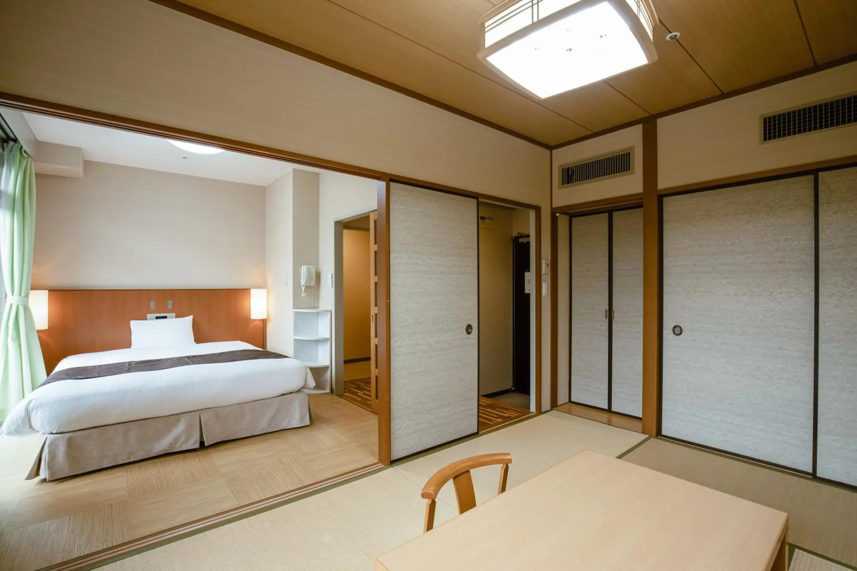 Japanese-Western Style Room in KAMENOI HOTEL Kanonji Japanese-Western Style Room in KAMENOI HOTEL Kanonji