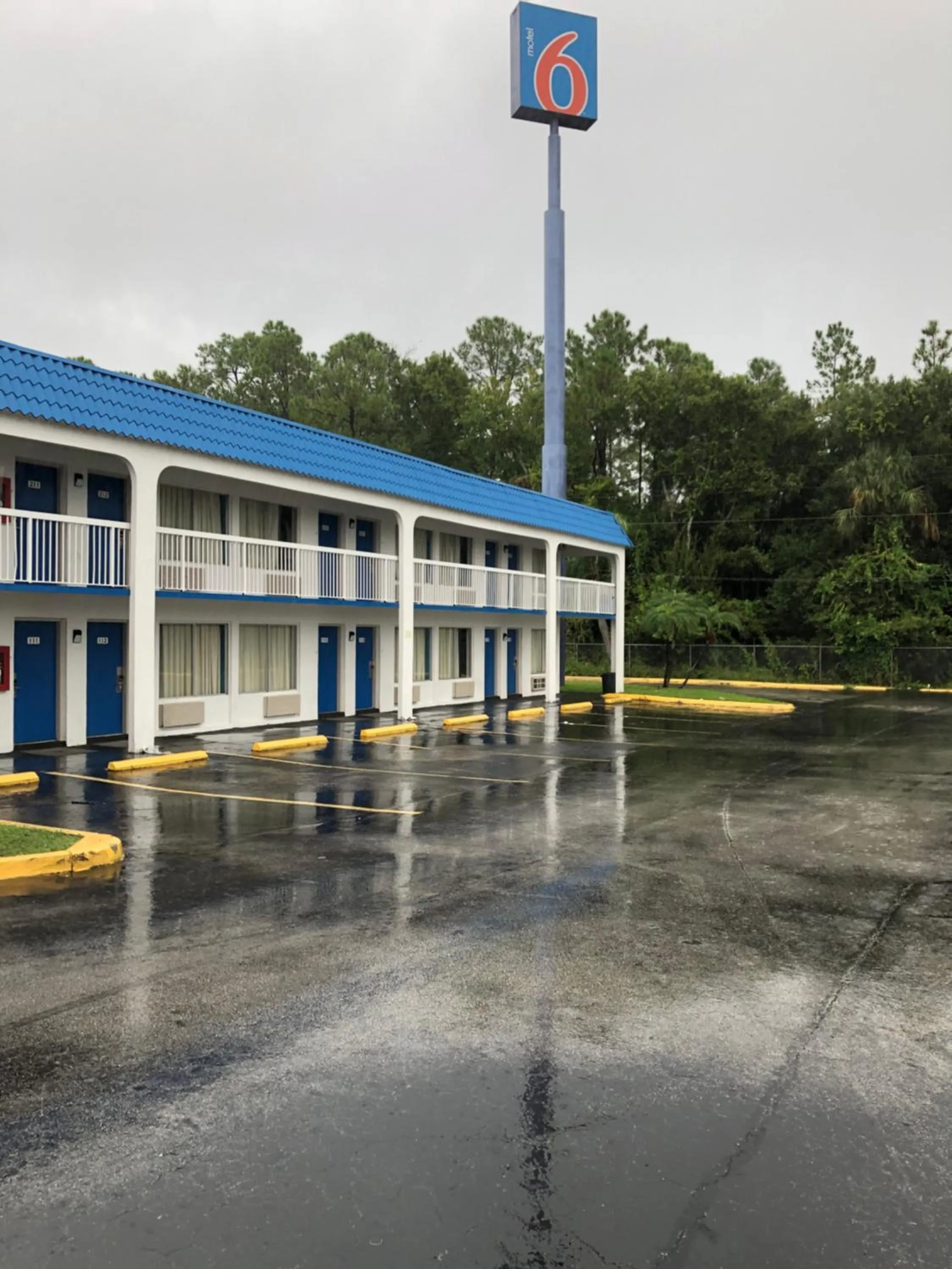 Property building in Motel 6-Daytona Beach, FL - Speedway
