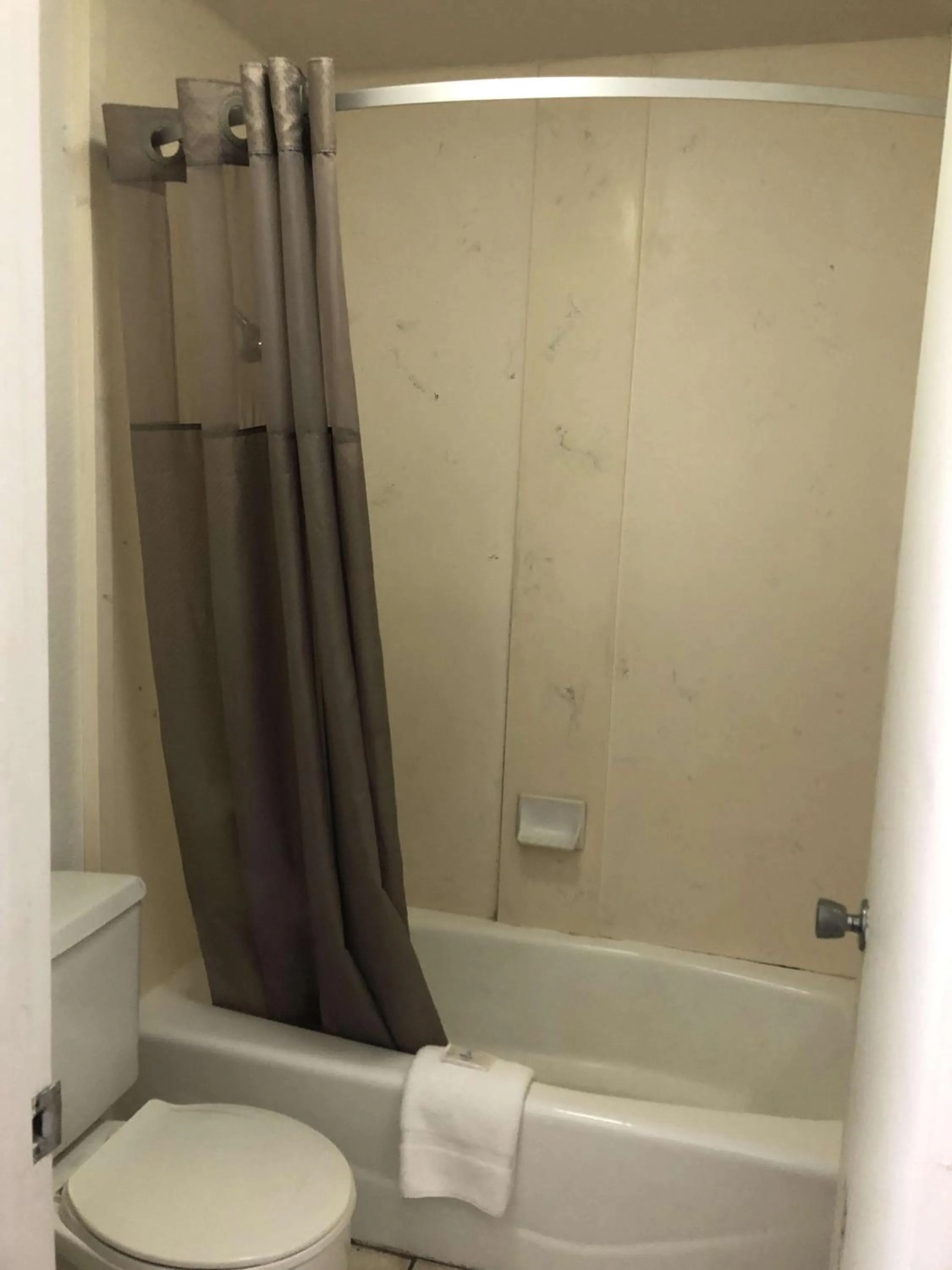 Bathroom in Motel 6-Daytona Beach, FL - Speedway