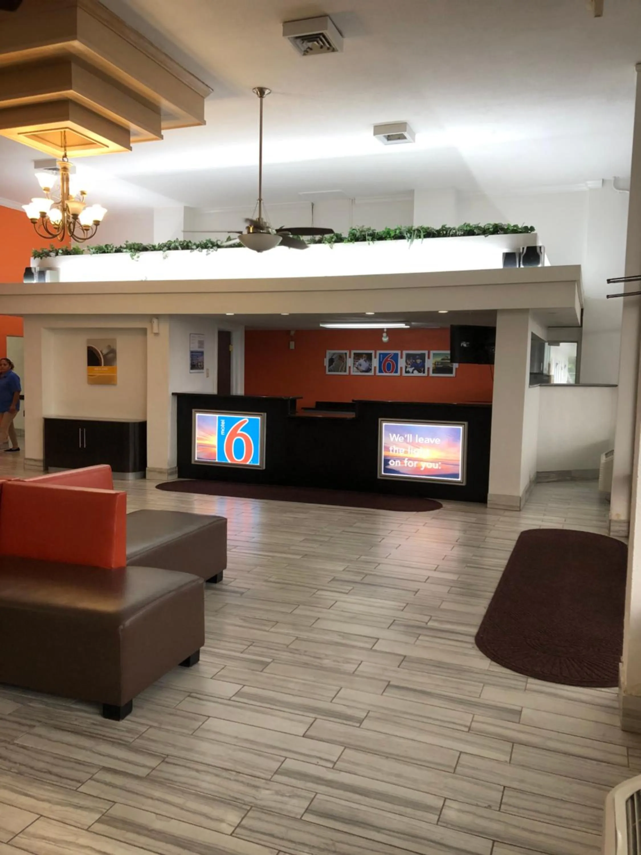 Seating area in Motel 6-Daytona Beach, FL - Speedway