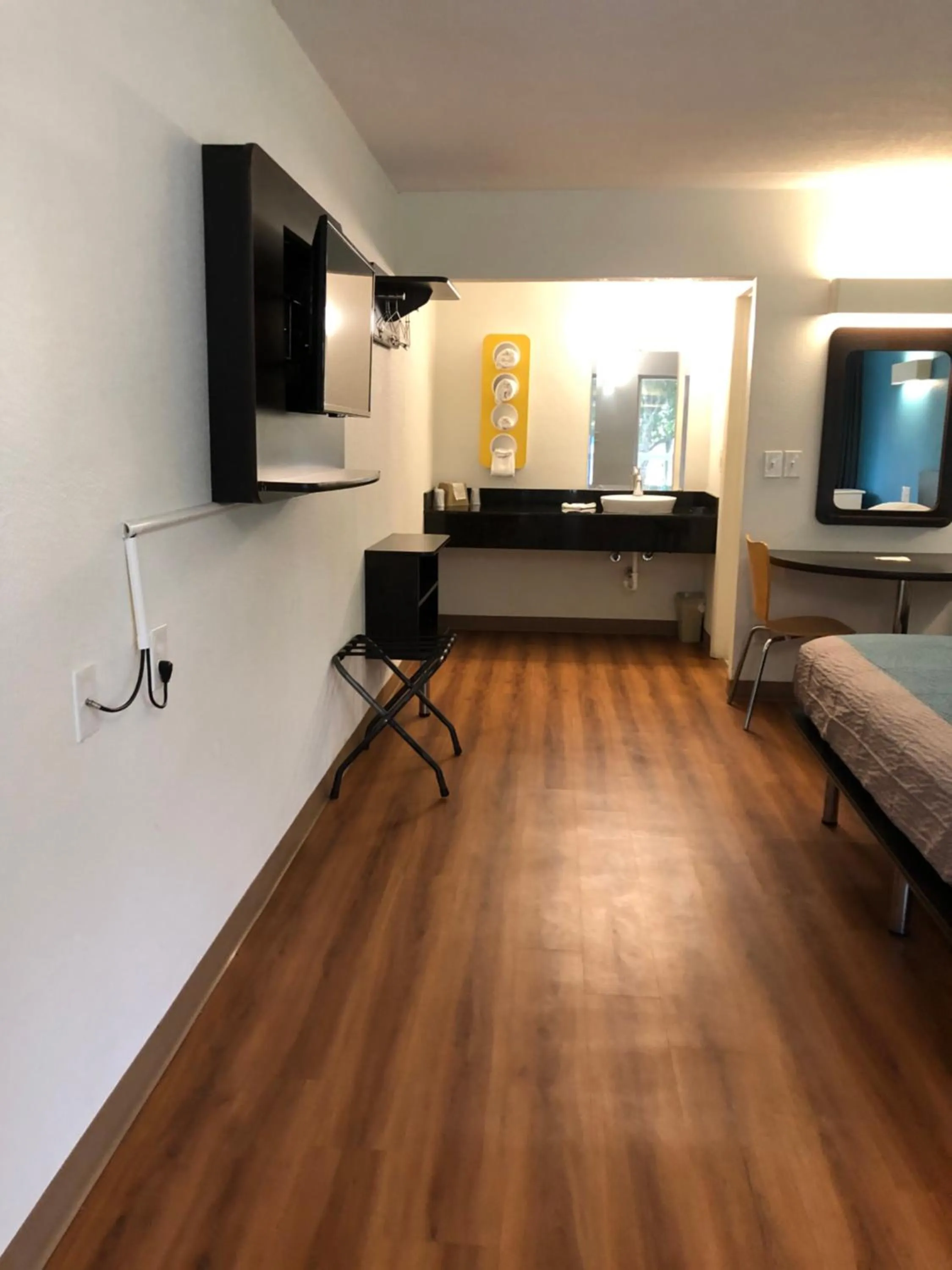 Bedroom, Bed in Motel 6-Daytona Beach, FL - Speedway